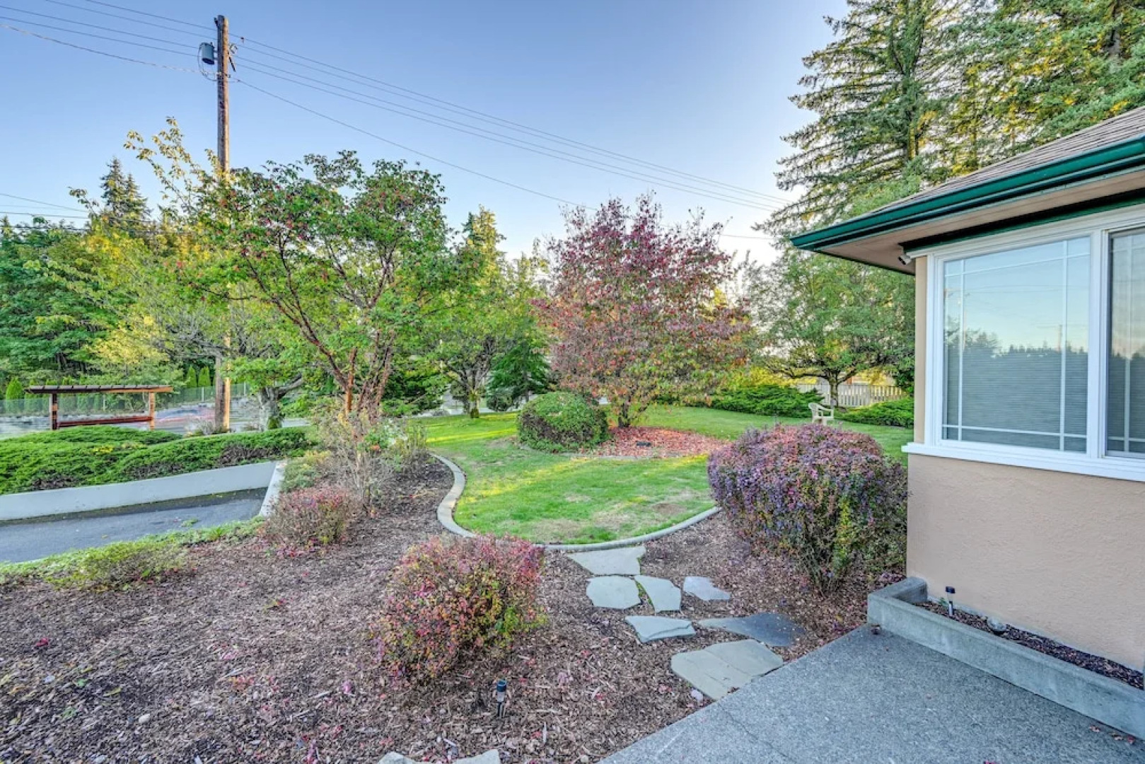 Enchanting Puyallup Home w/ Spacious Deck!