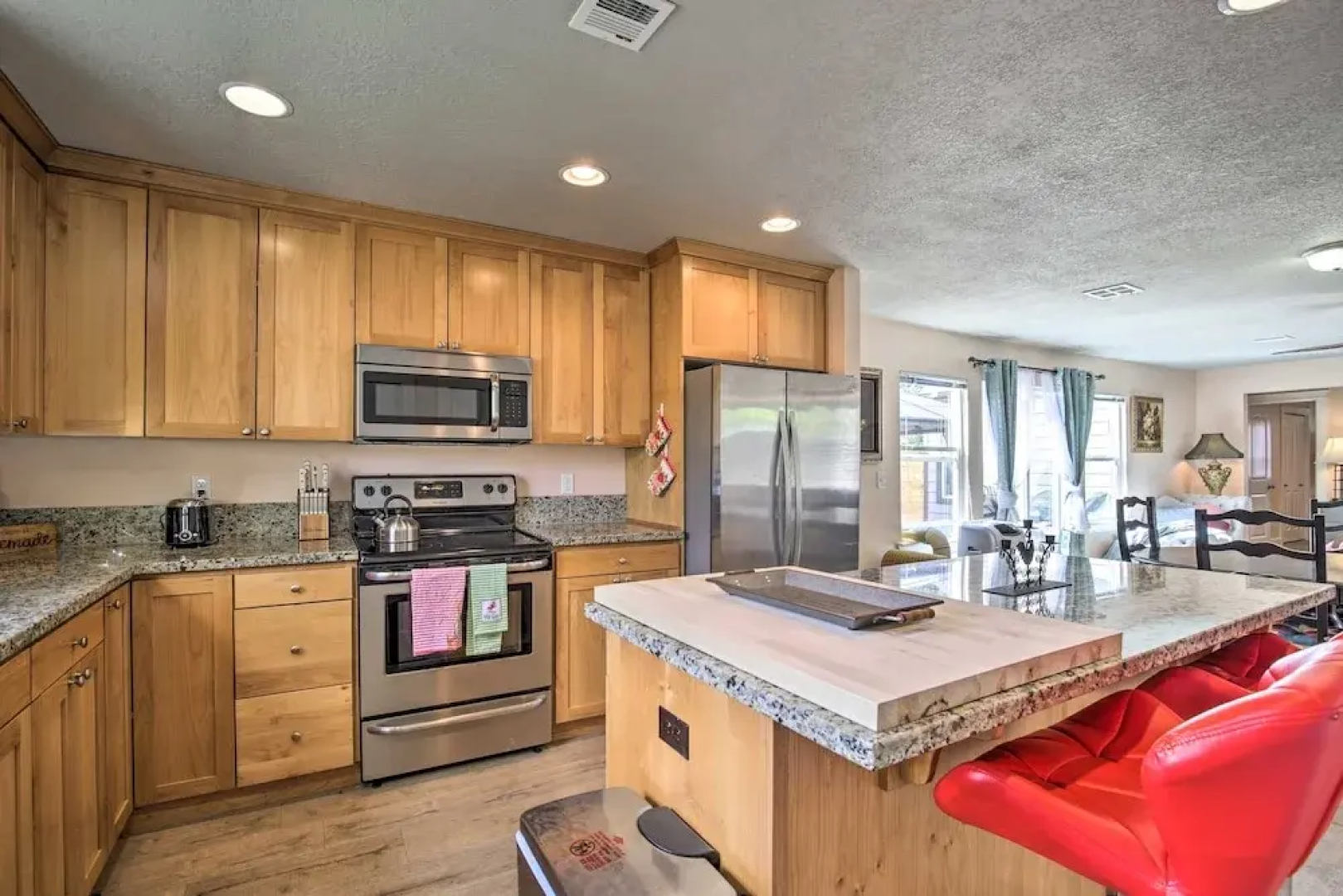 Diva's Den - West Salem Bungalow 3 Bedroom Bungalow by Redawning