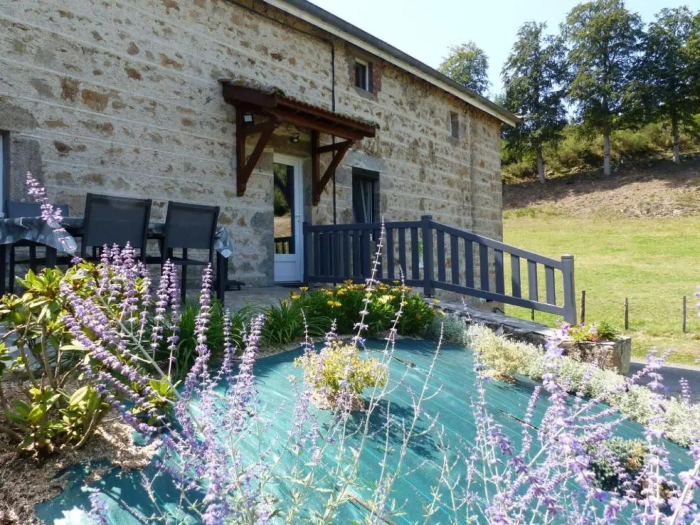 Gite Apinac, 3 pièces, 4 personnes - FR-1-496-122