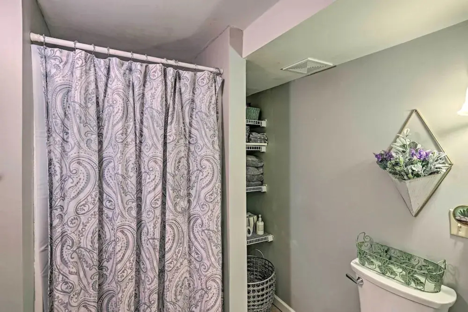 Newly Renovated Penn Yan Apartment < 1 Mi to Lake!