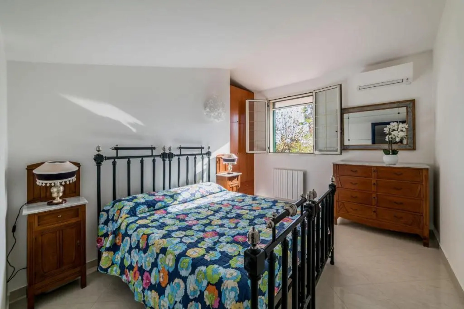 Villa con grande piscina privata e 5 camere m550