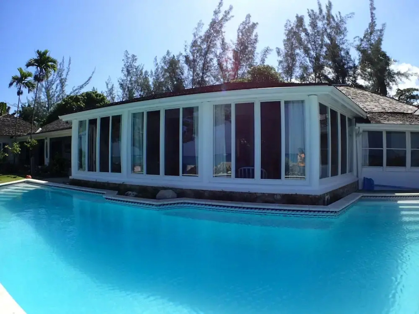 Siesta - Runaway Bay 5BR