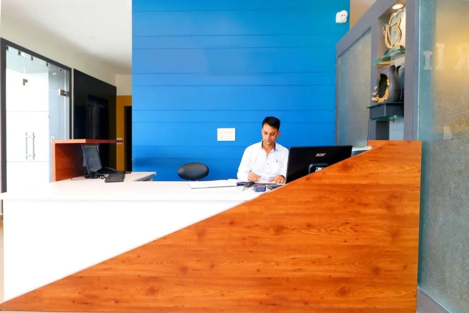 OYO 3131 Hotel BR Inn