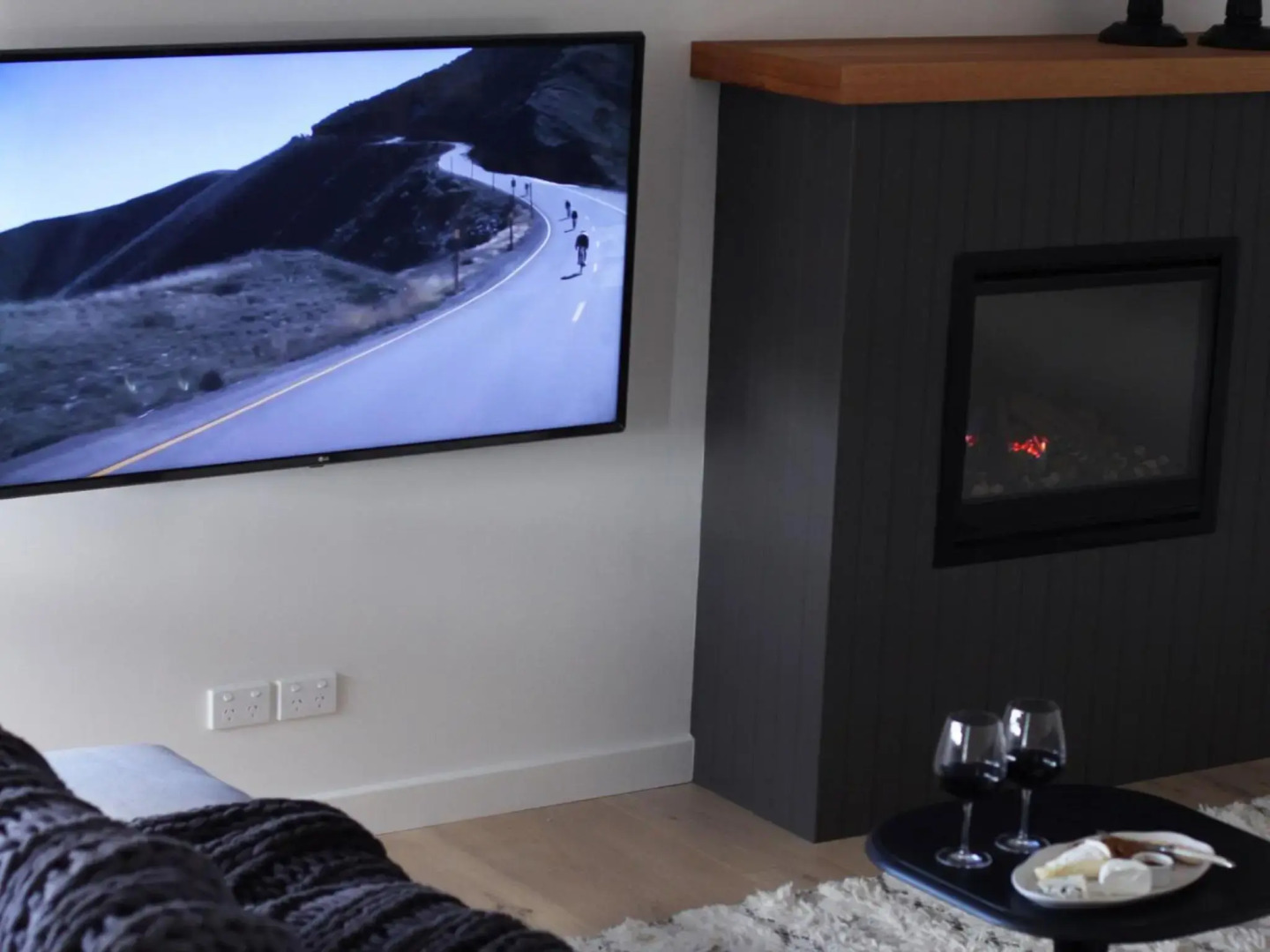 Spuren 4 of 2 Echidna Place East Jindabyne