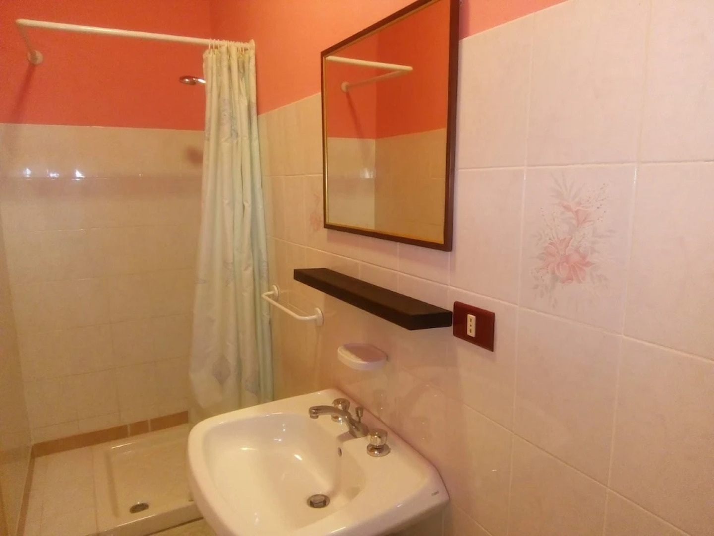 5 Seater Room for Rent With Private Bathroom - Molise