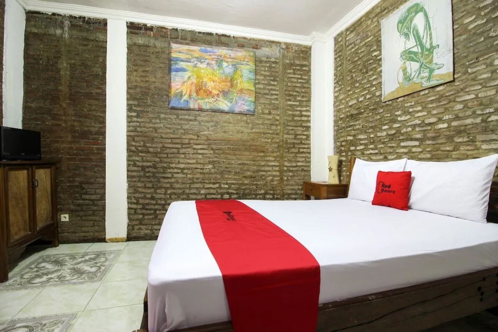 RedDoorz near Rumah Sakit Wirosaban