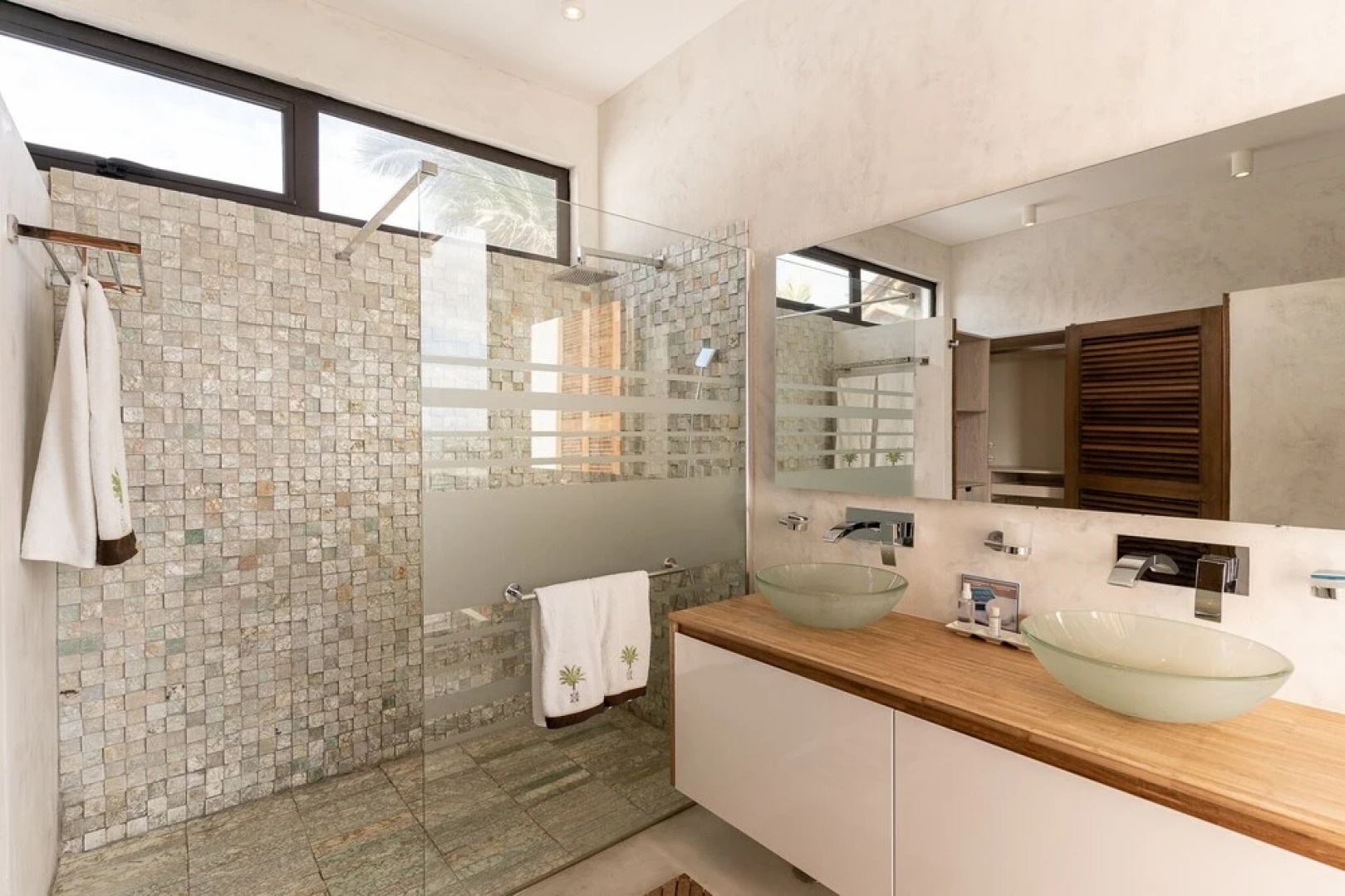 Koki Bonheur Beachfront Villa by StayMauritius