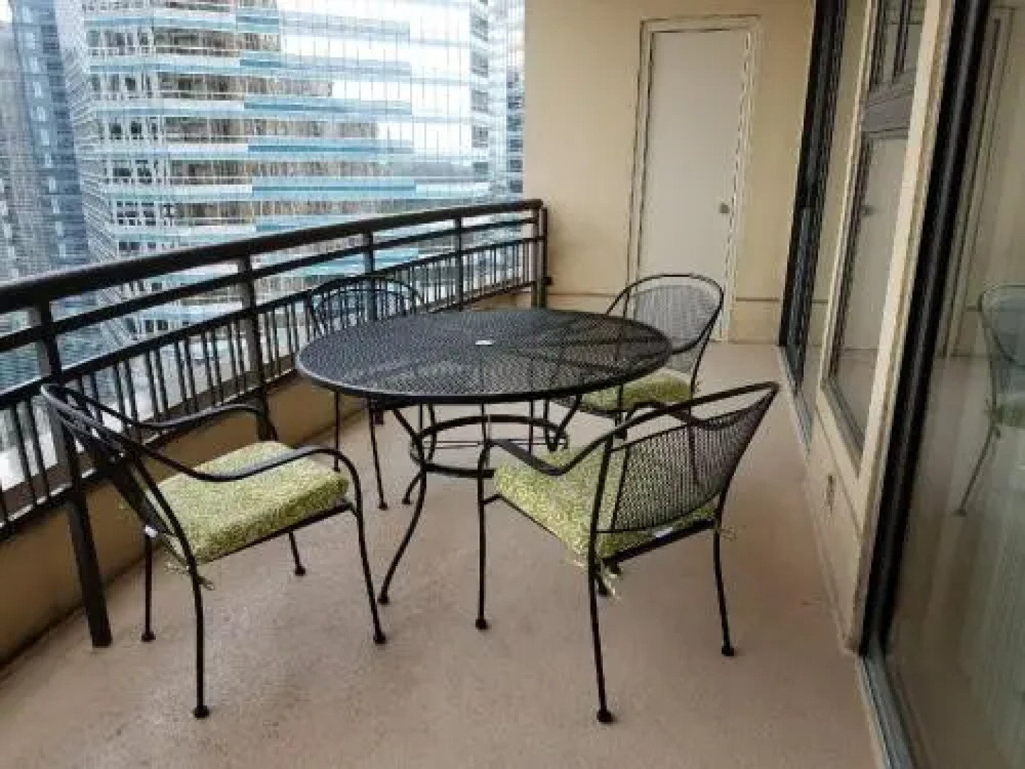 Camden Post Oak 2707 Apartment