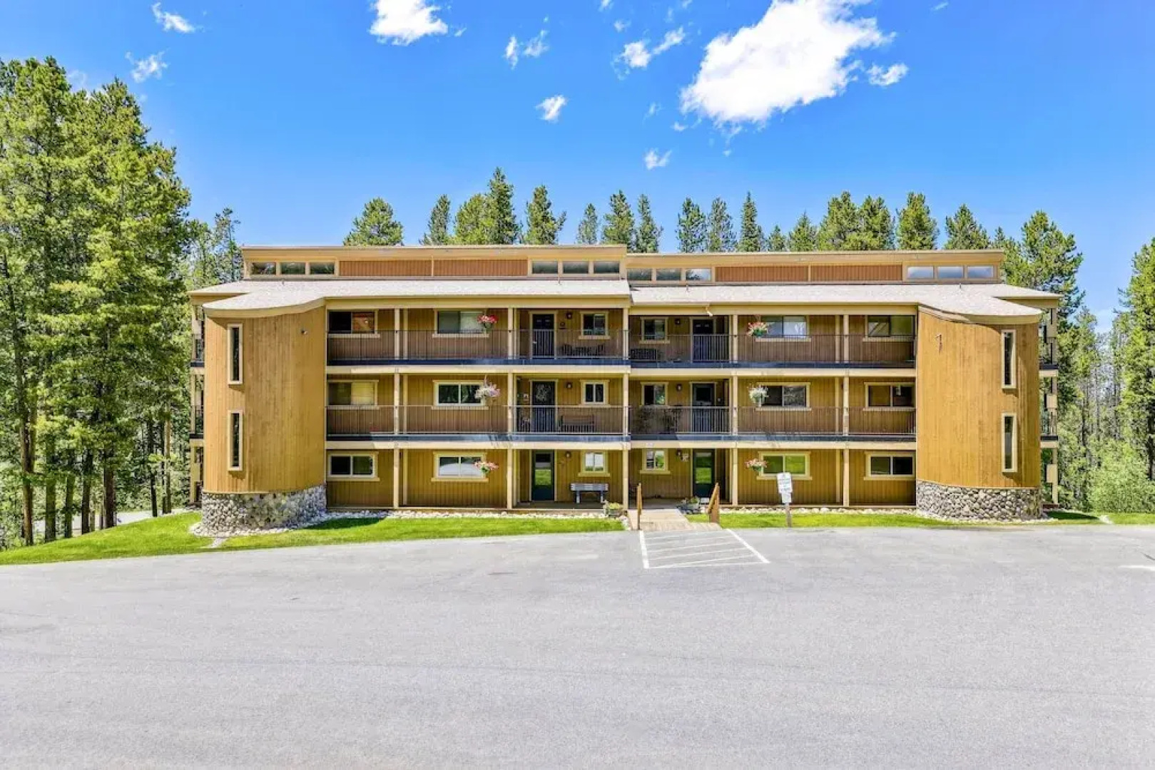 Cozy Winter Park Condo: Bike, Ski, & Hike!