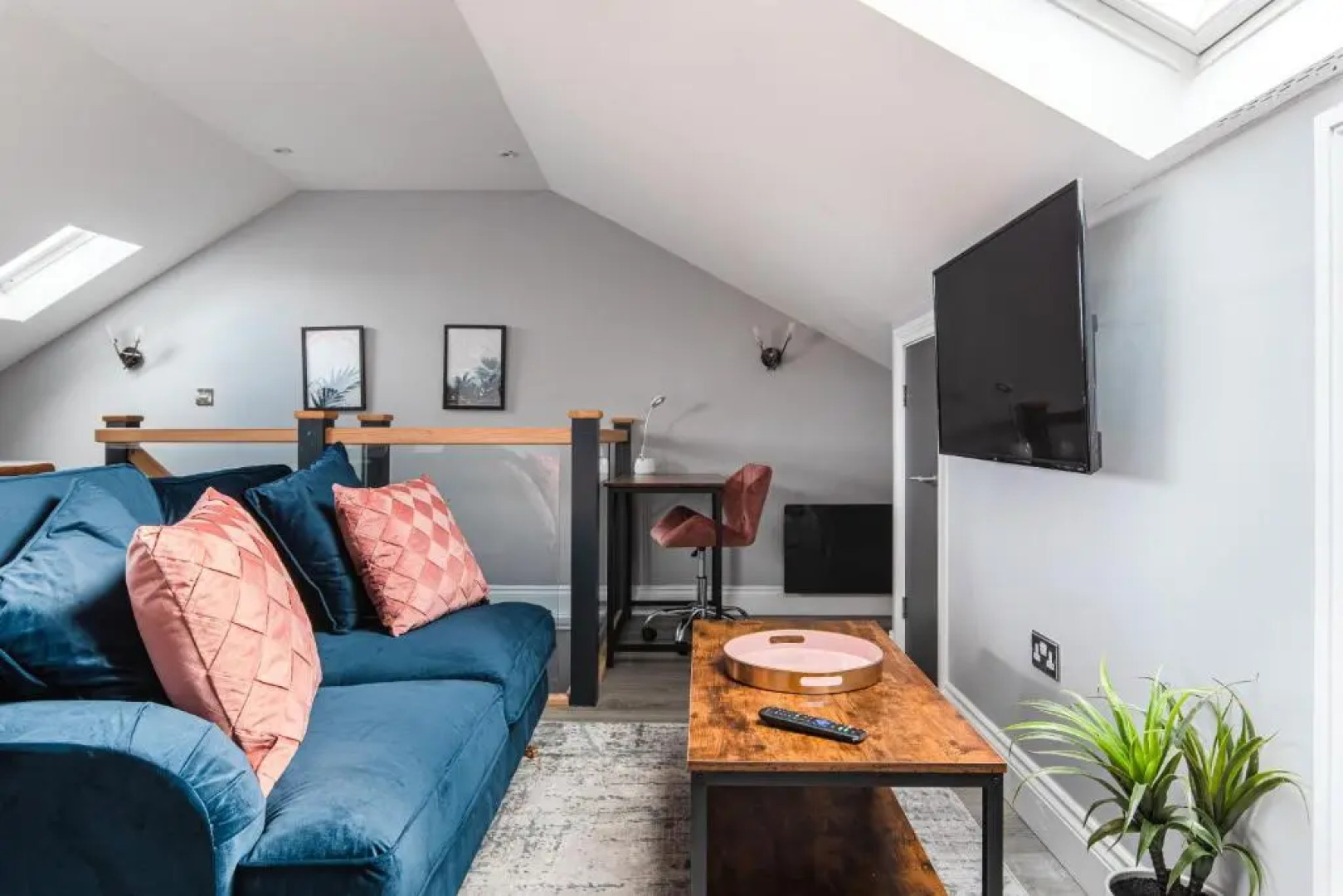 Lovely 2-bed double en-suite with Cathedral views