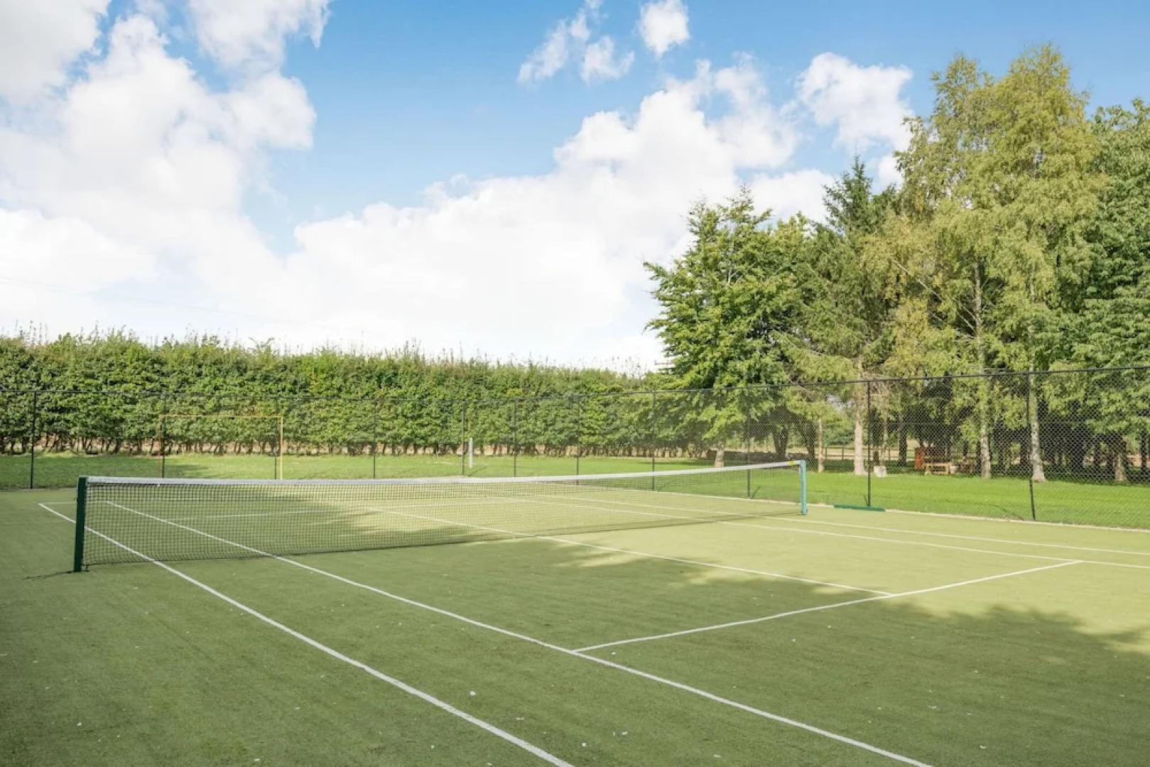 Luxury City to Country Retreat Lodge With Hot Tub