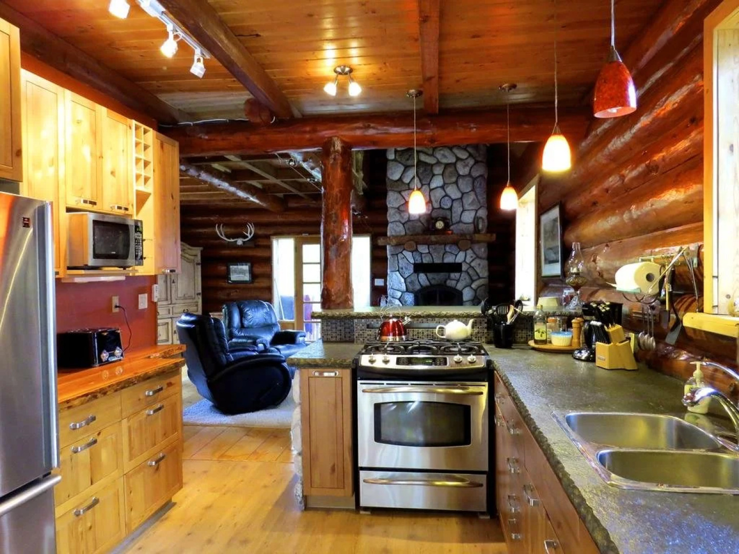 Handsome Dan's at Otter Point