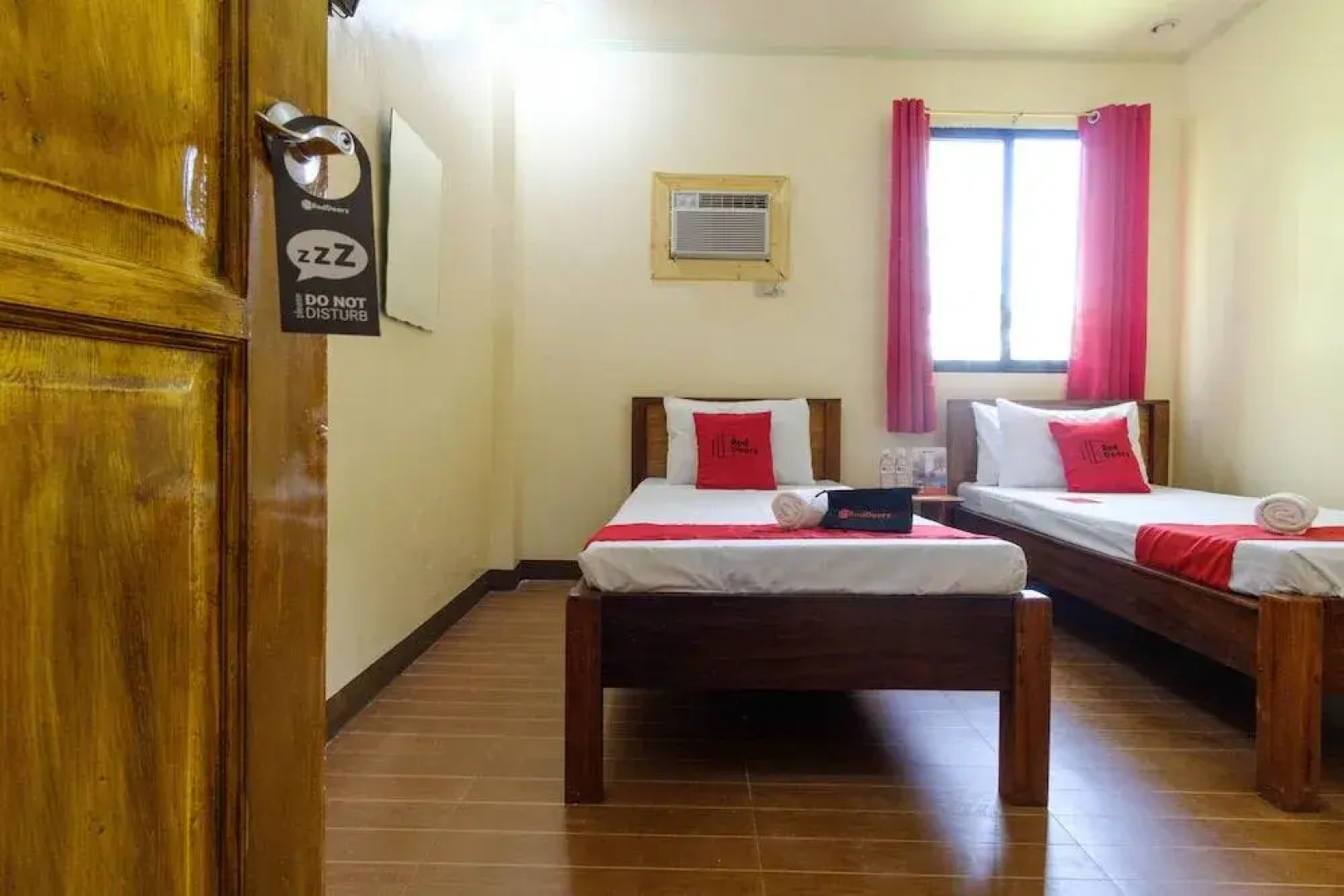 RedDoorz @ Poblacion 6 Coron