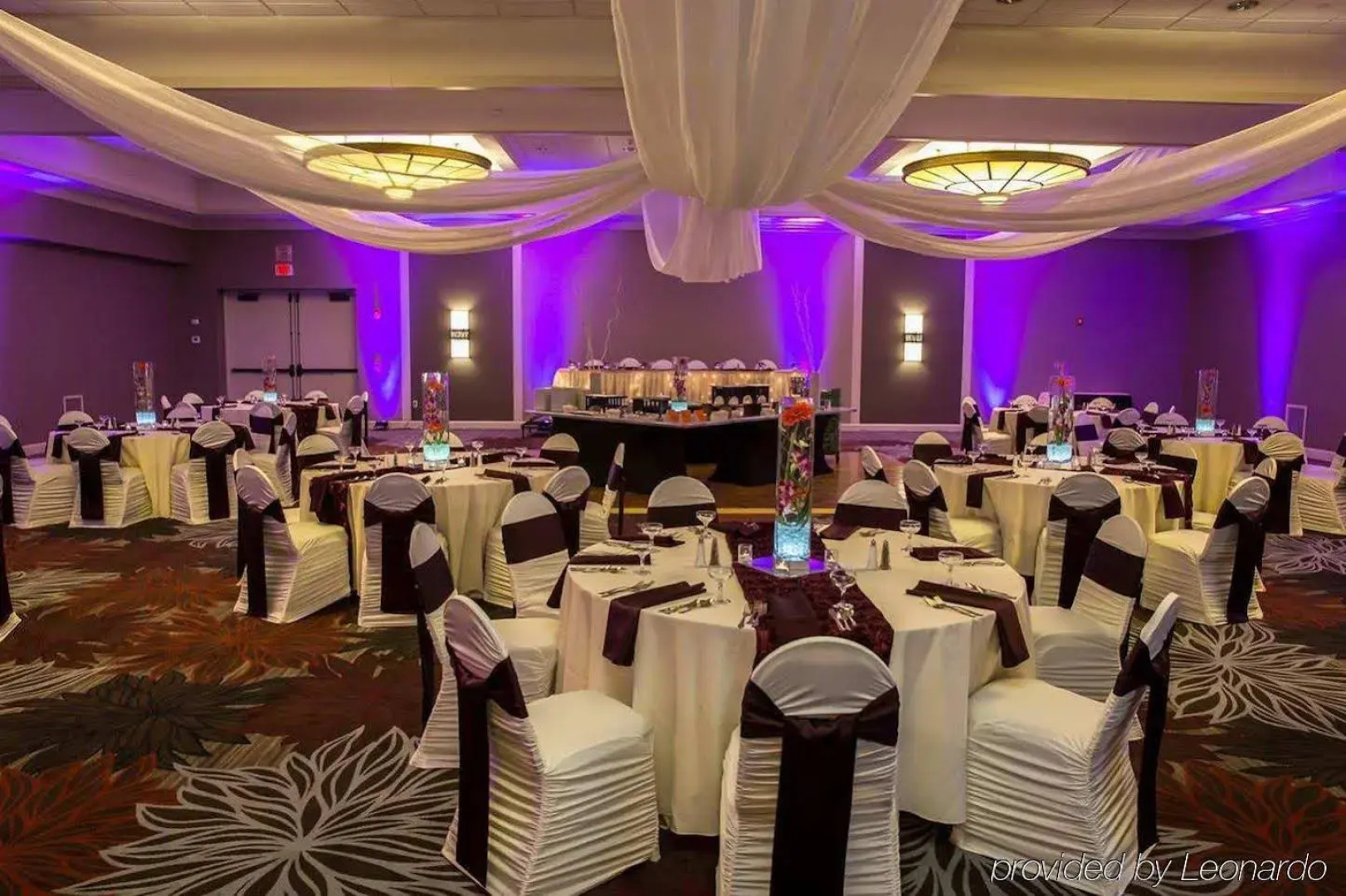 Doubletree by Hilton Pittsburgh — Green Tree