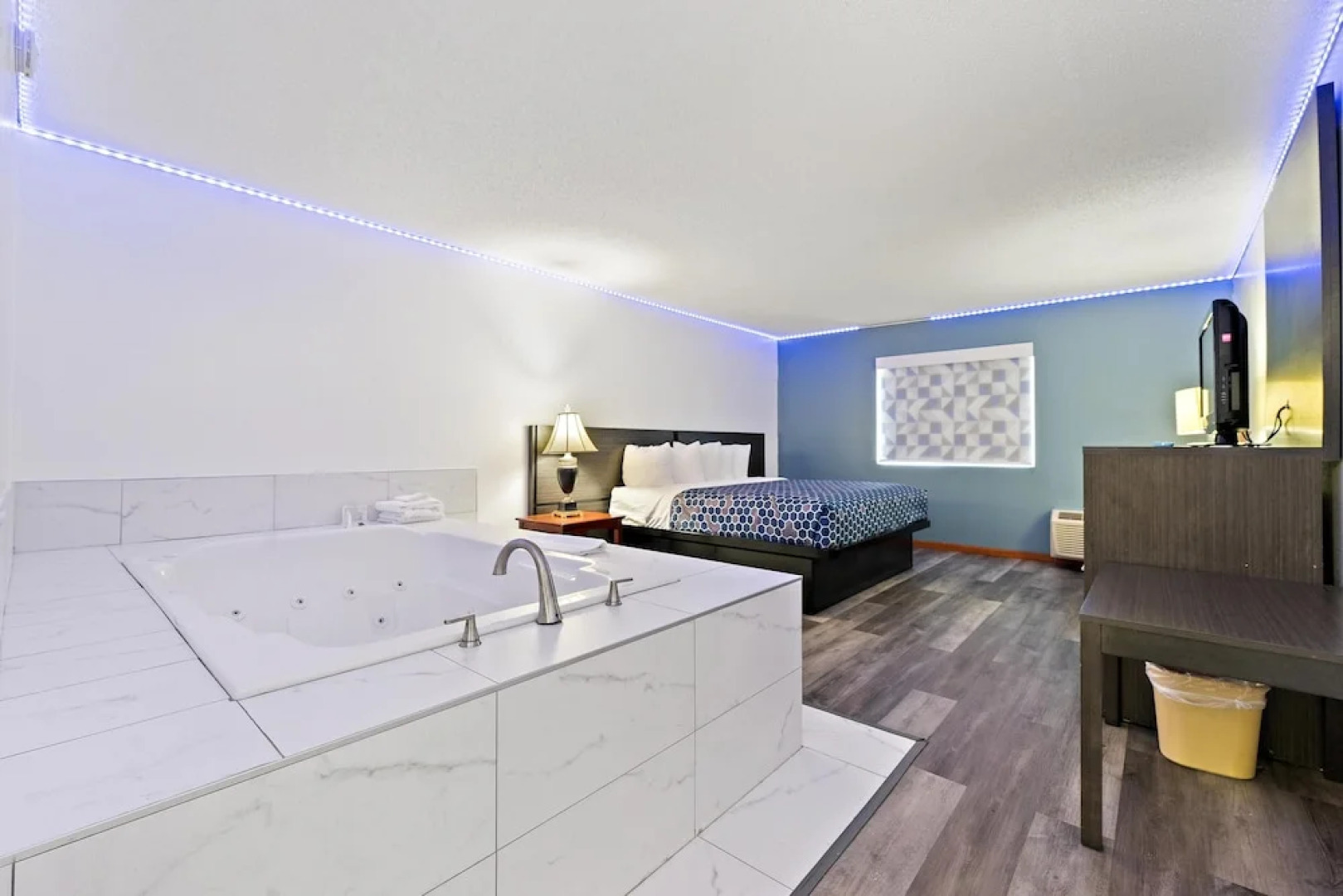 Chicago Club Inn Suites