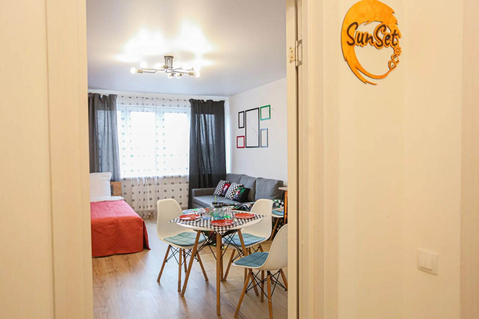 SunSet (СанСет) на улице Героев Донбаса 7