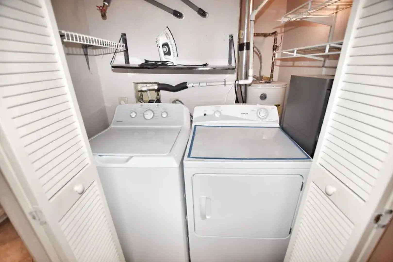 0102 Waters Edge Resort 2 Bedroom Condo by Redawning