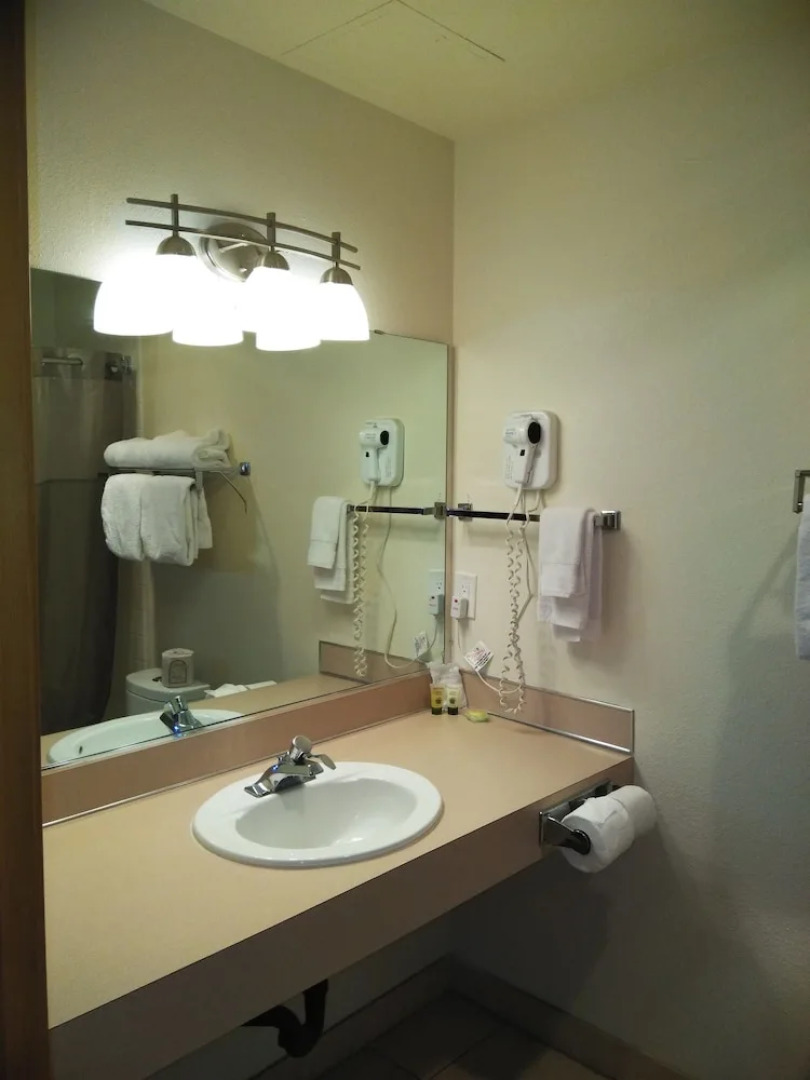 Sisters Inn And Suites