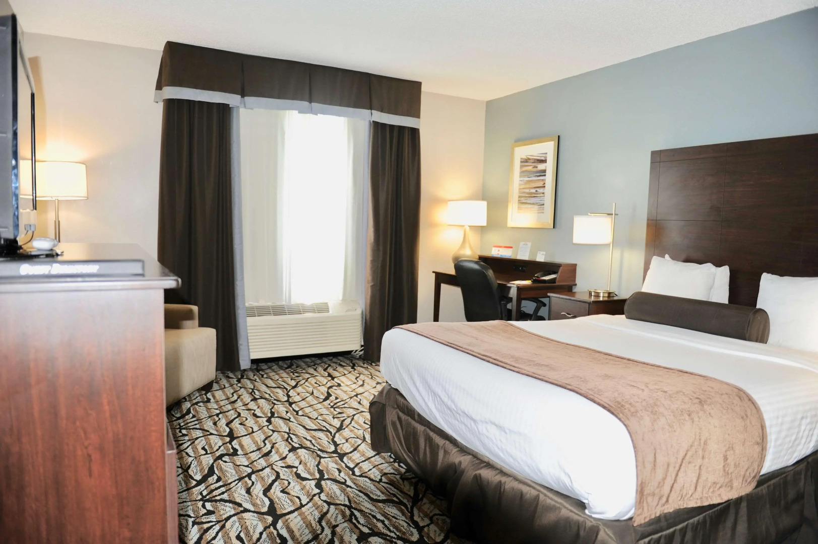 Days Inn & Suites by Wyndham Wausau