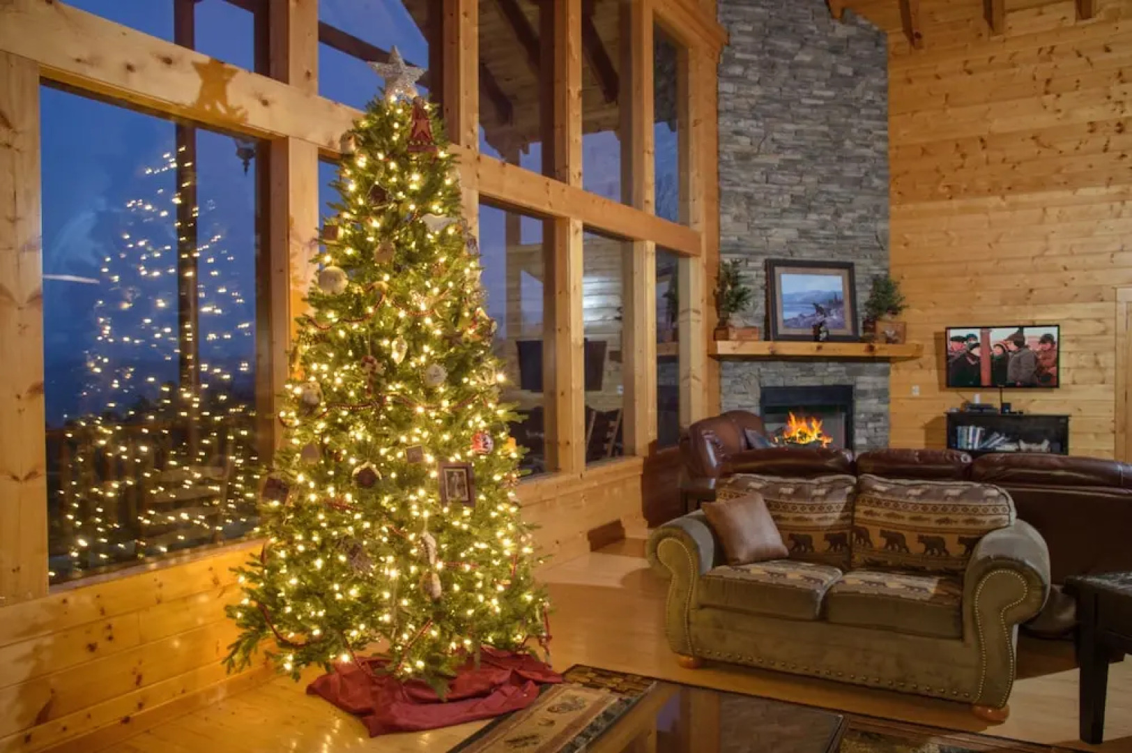 Million Dollar View 4 Bedrooms 5 Bathrooms Cabin