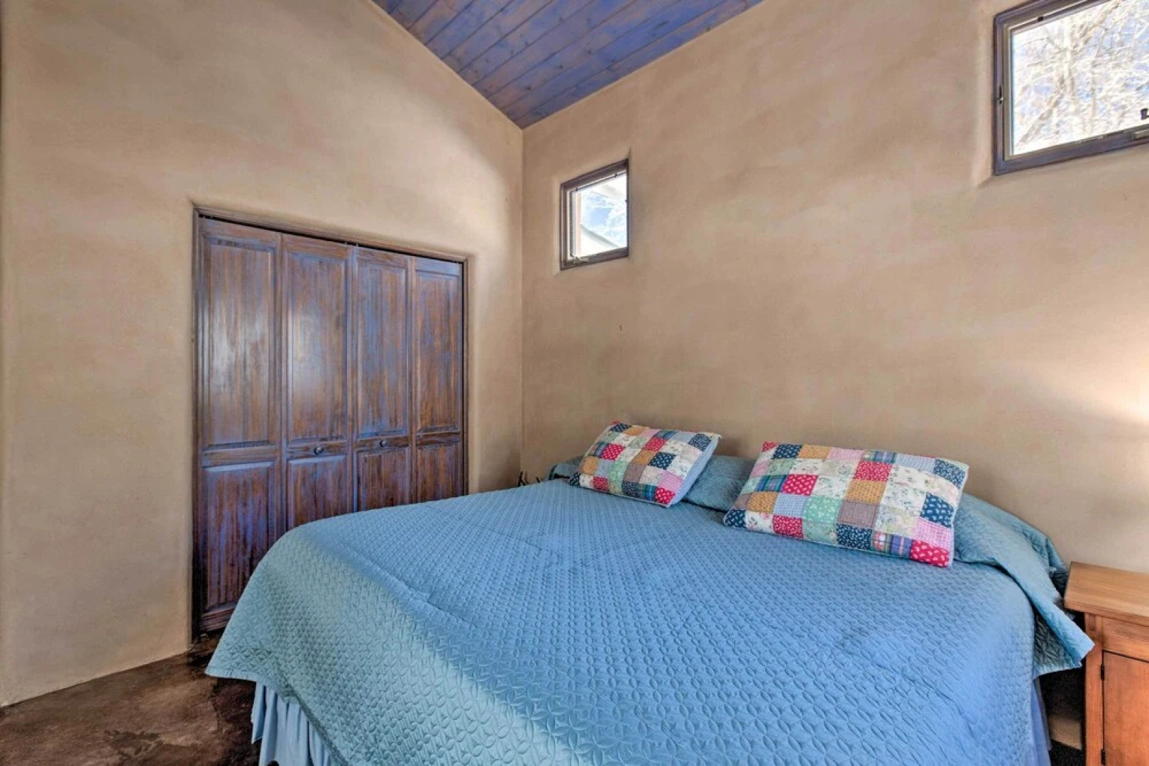 Unique Casita w/ Kiva Fireplace: 11 Mi to Taos Ski