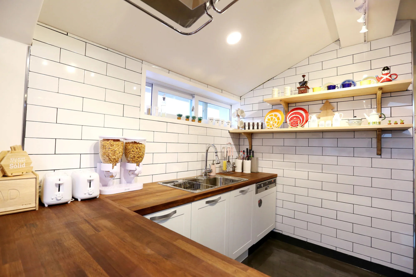 WITH U Hotel & Guesthouse