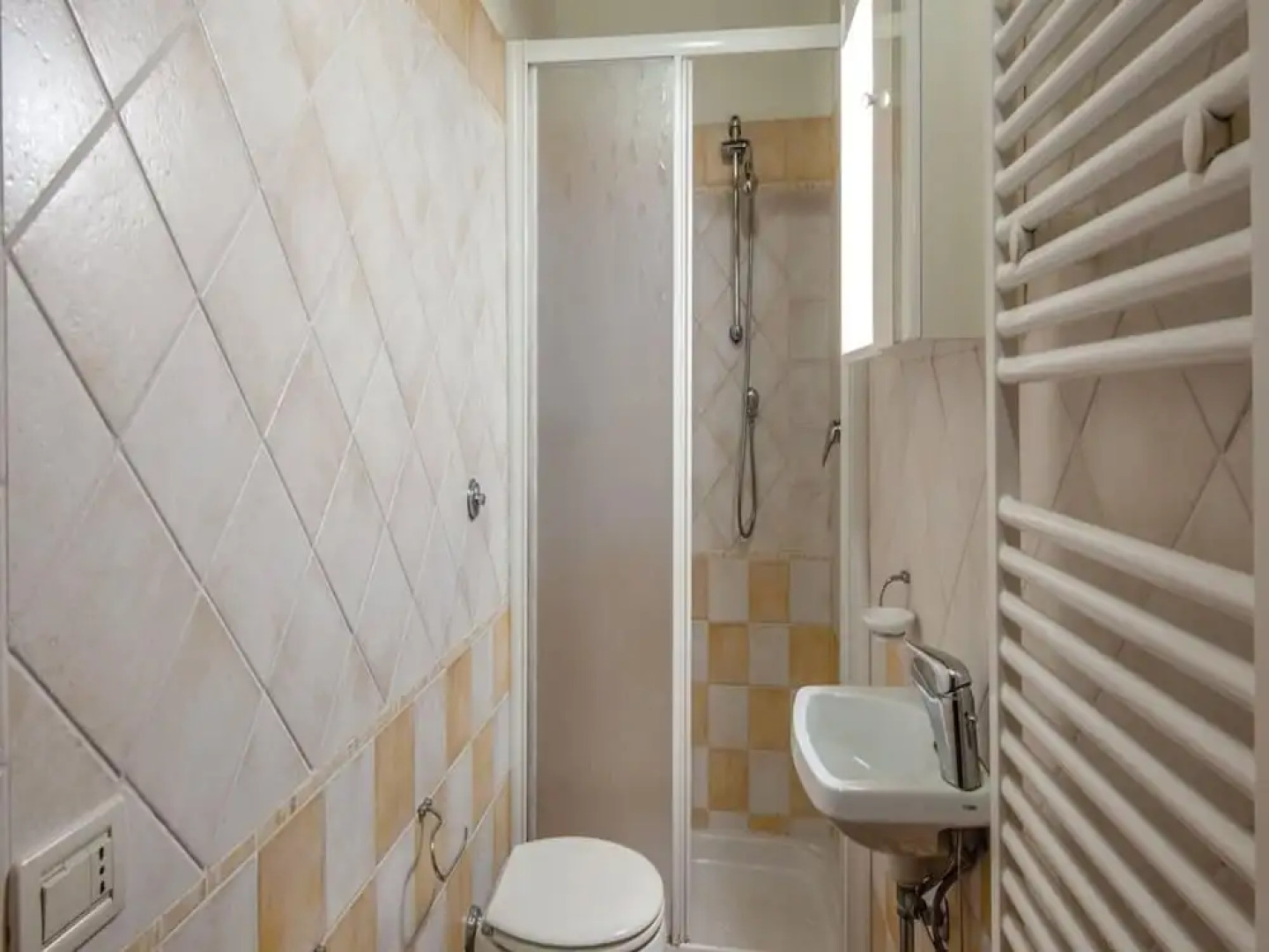 Lovely Farmhouse in Monticiano With Garden