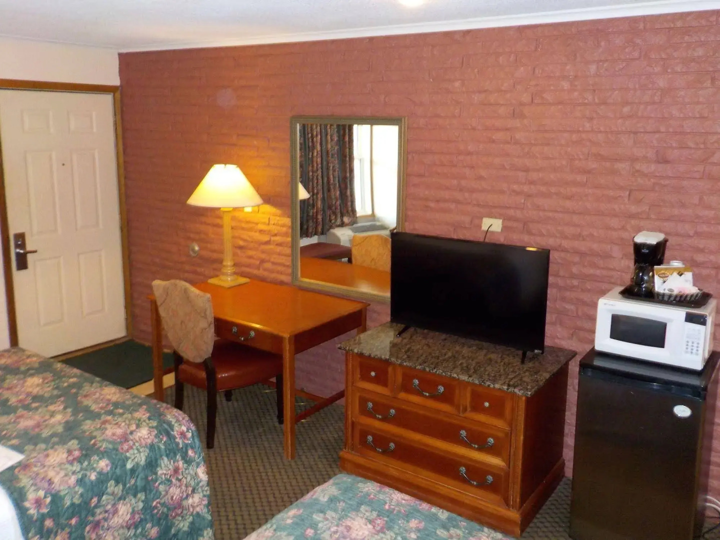 Indian Hills Inn & RV Park