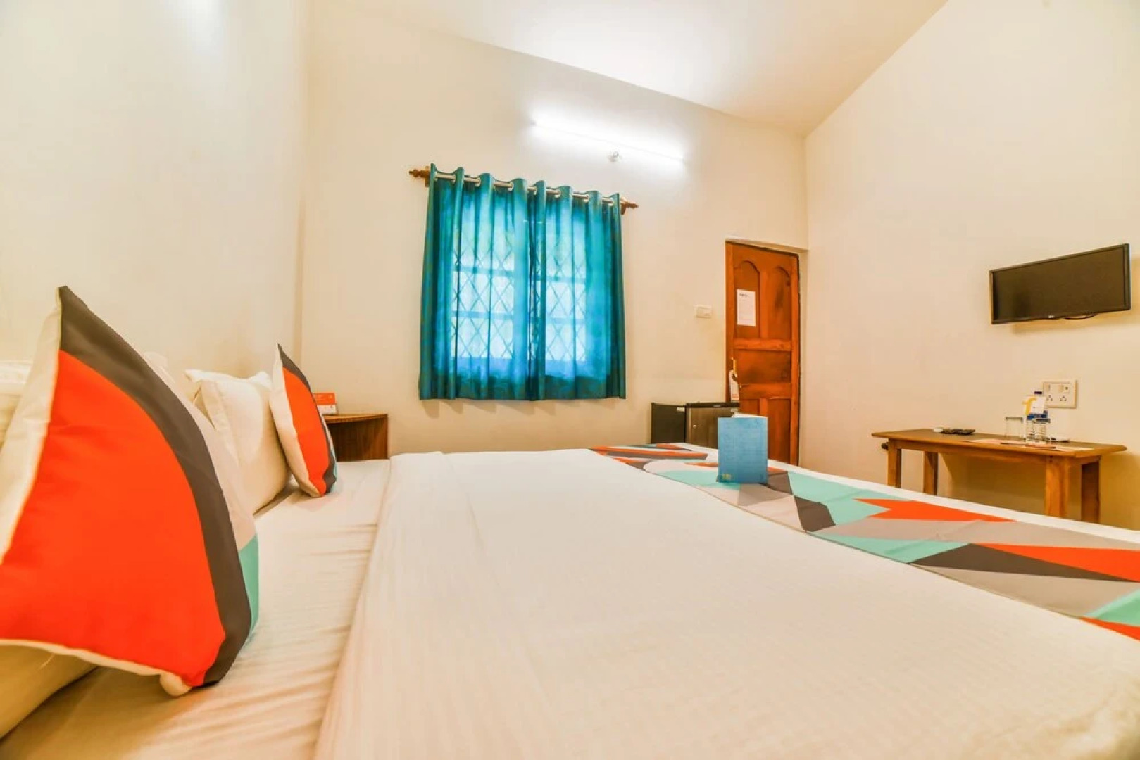 FabHotel Arpora Lakeview