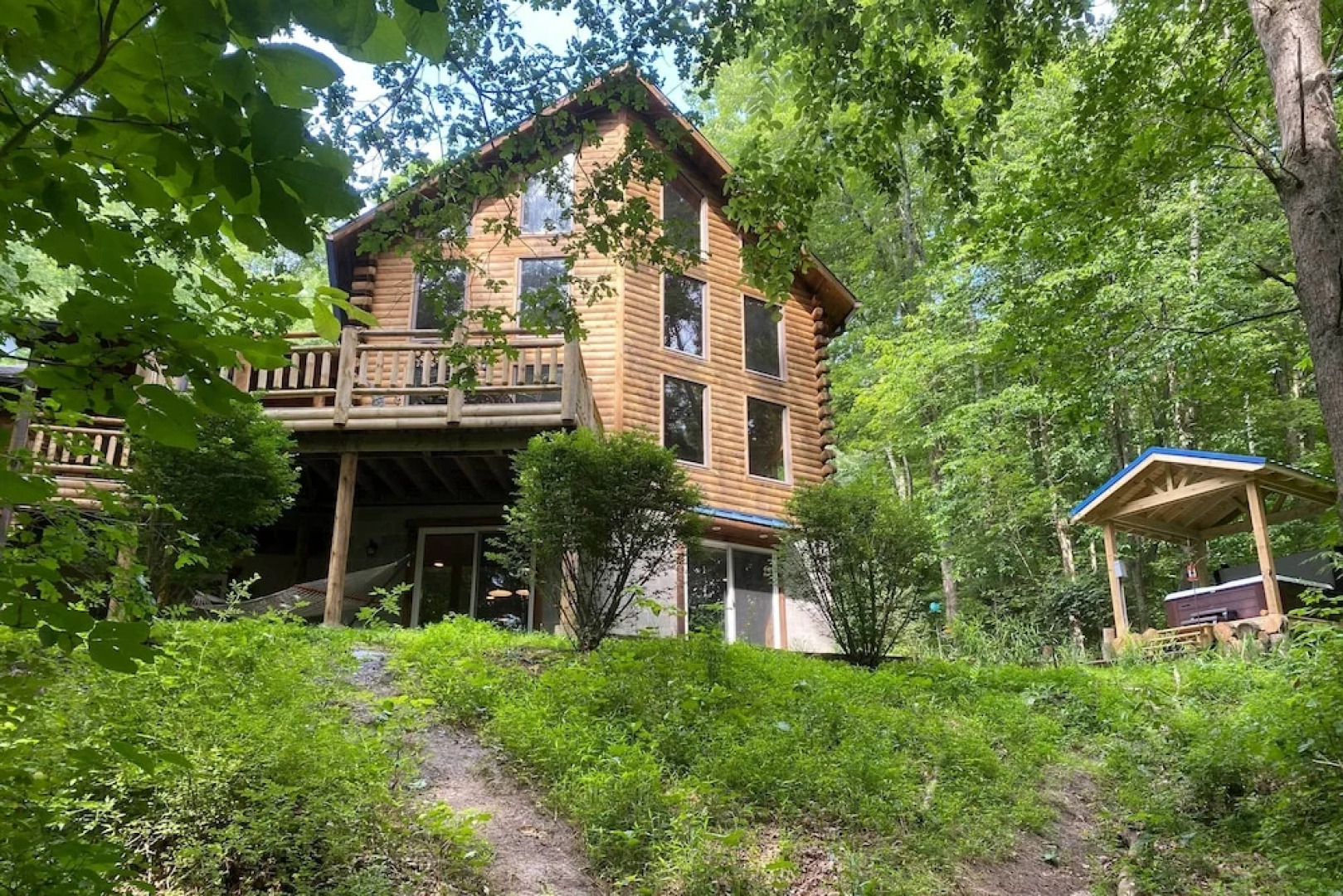 Quiet Cabin w/ Hot Tub ~ 15 Mi to State Parks!