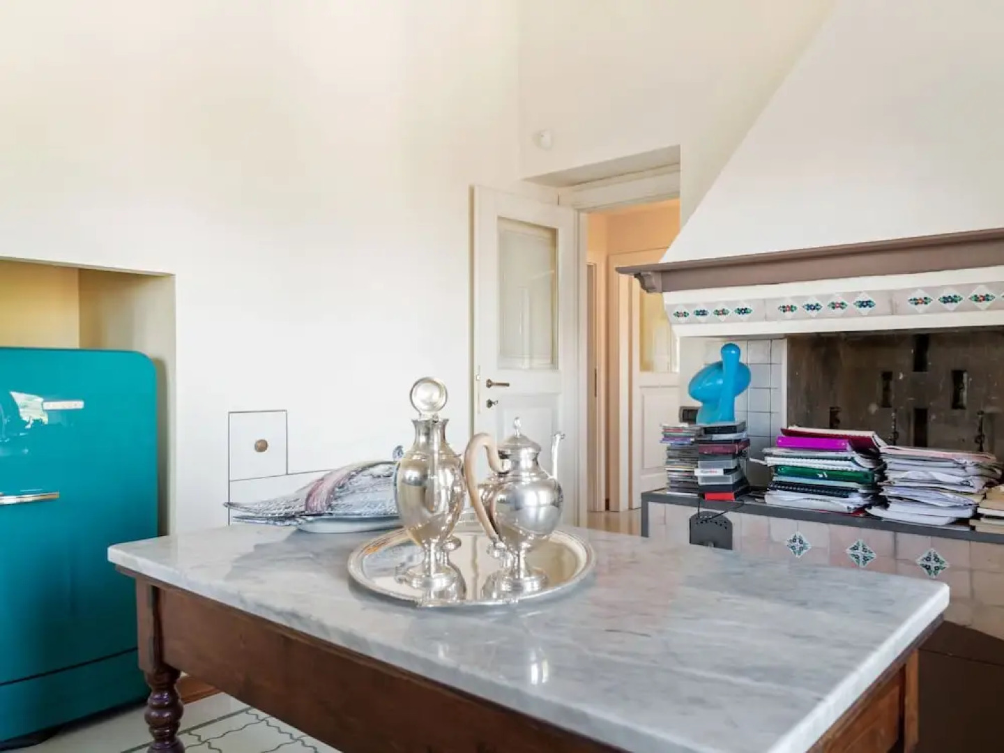 Plush Holiday Home in Macerata with Jacuzzi