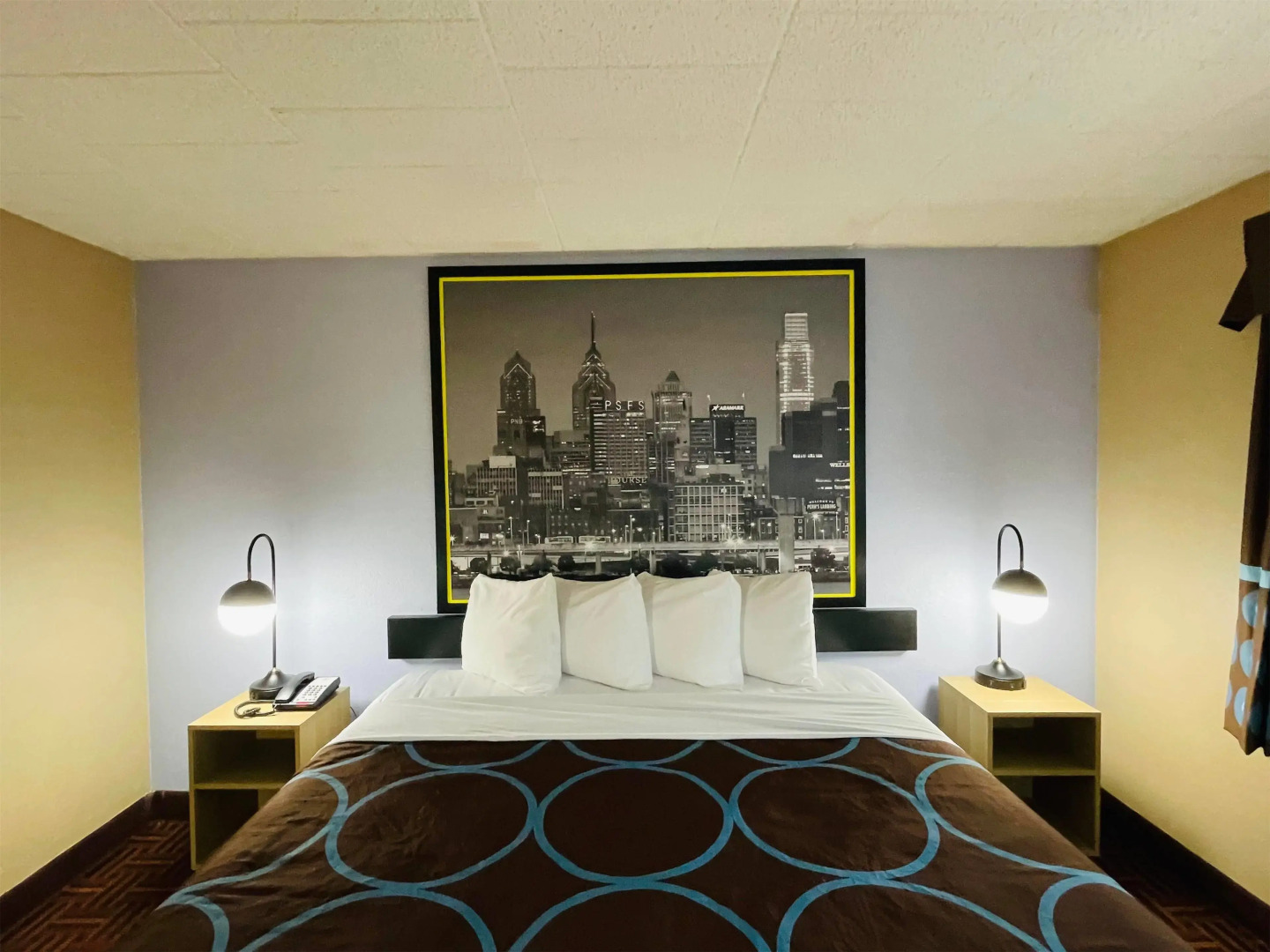 Super 8 by Wyndham Gloucester