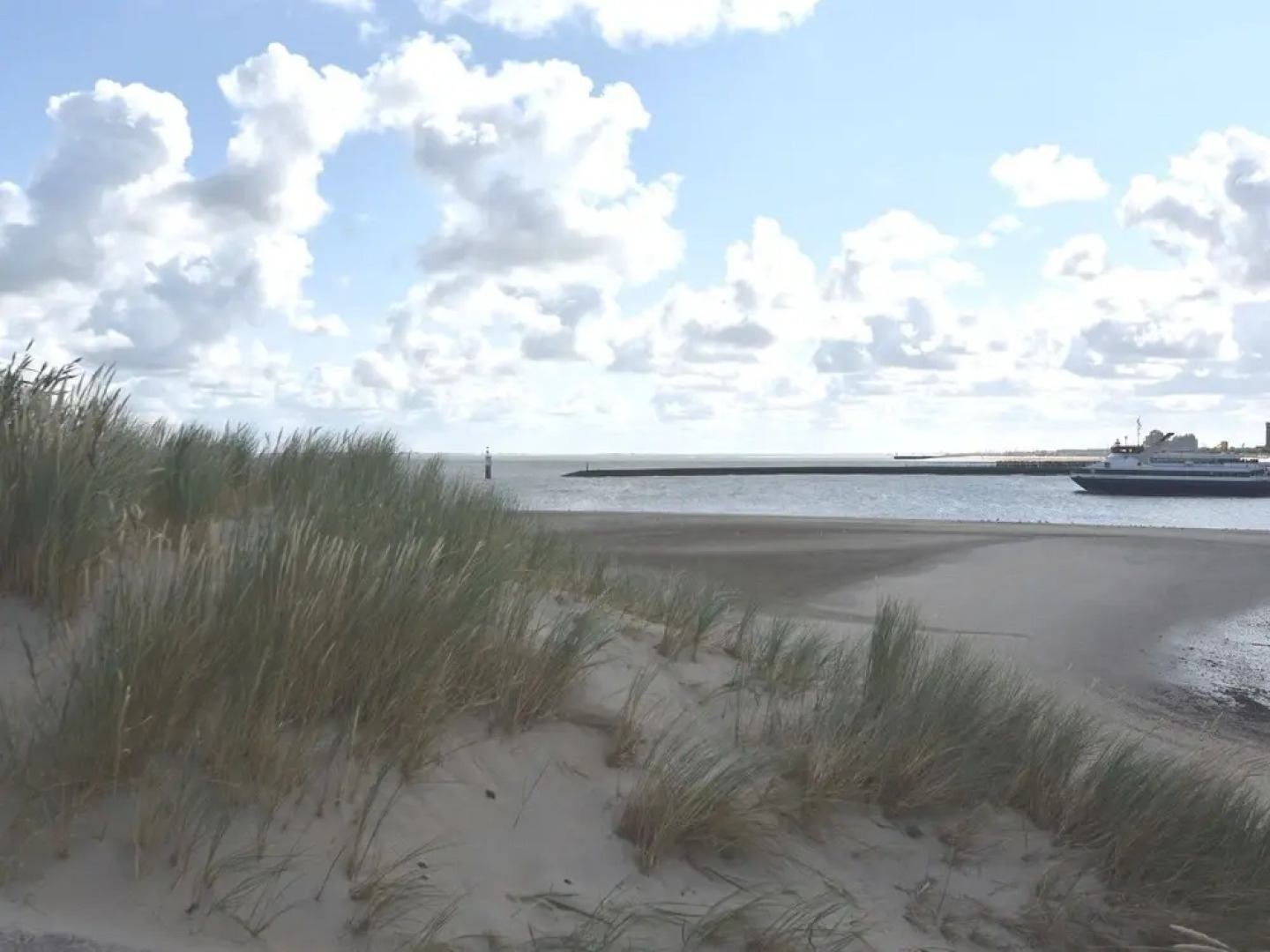 Quiet Holiday Home in Nieuwvliet With a Lounge Area by the sea