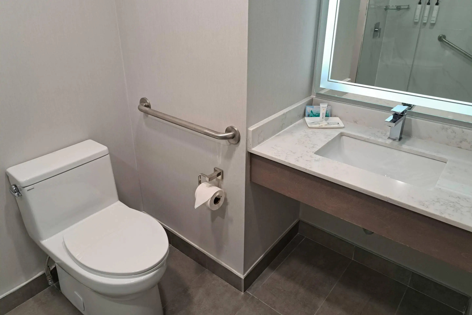 Comfort Hotel Vancouver Airport