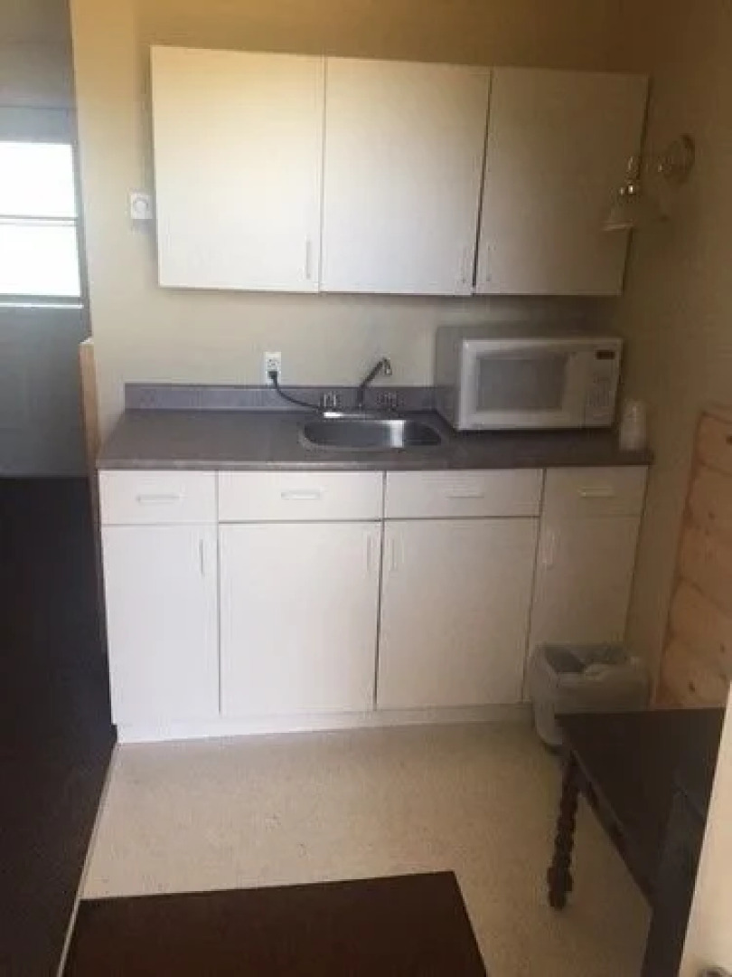 Smokey Hollow Motel & Resort