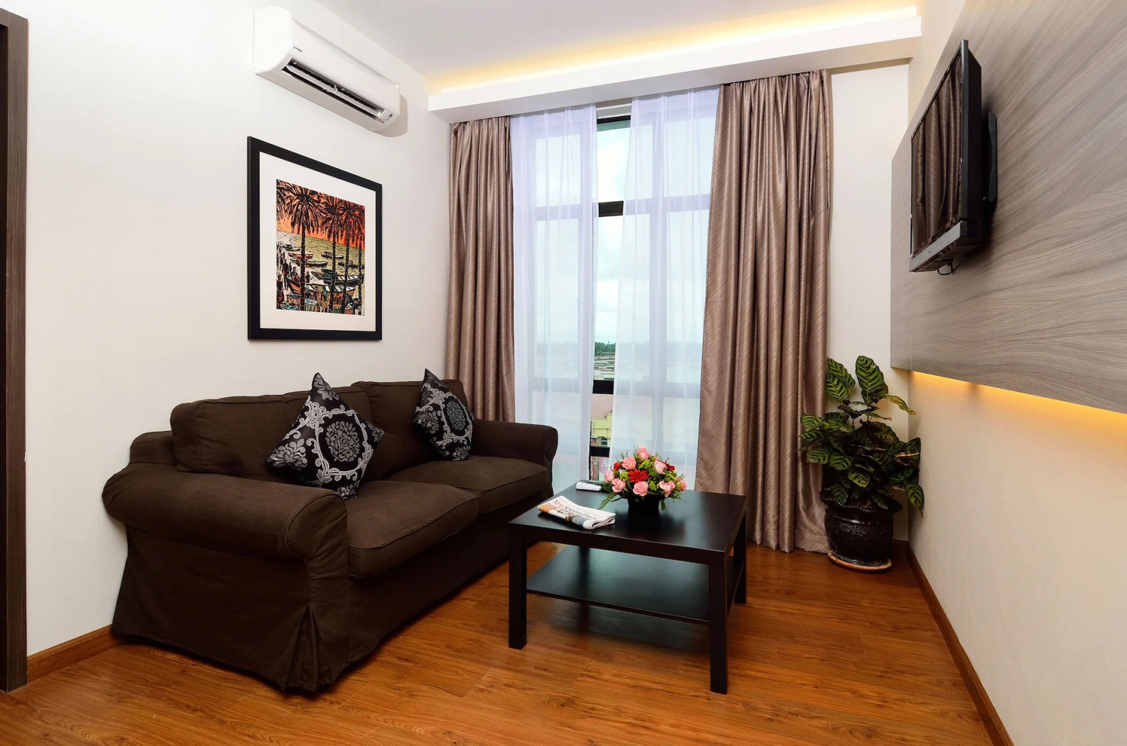 Holiday Villa Hotel & Suites