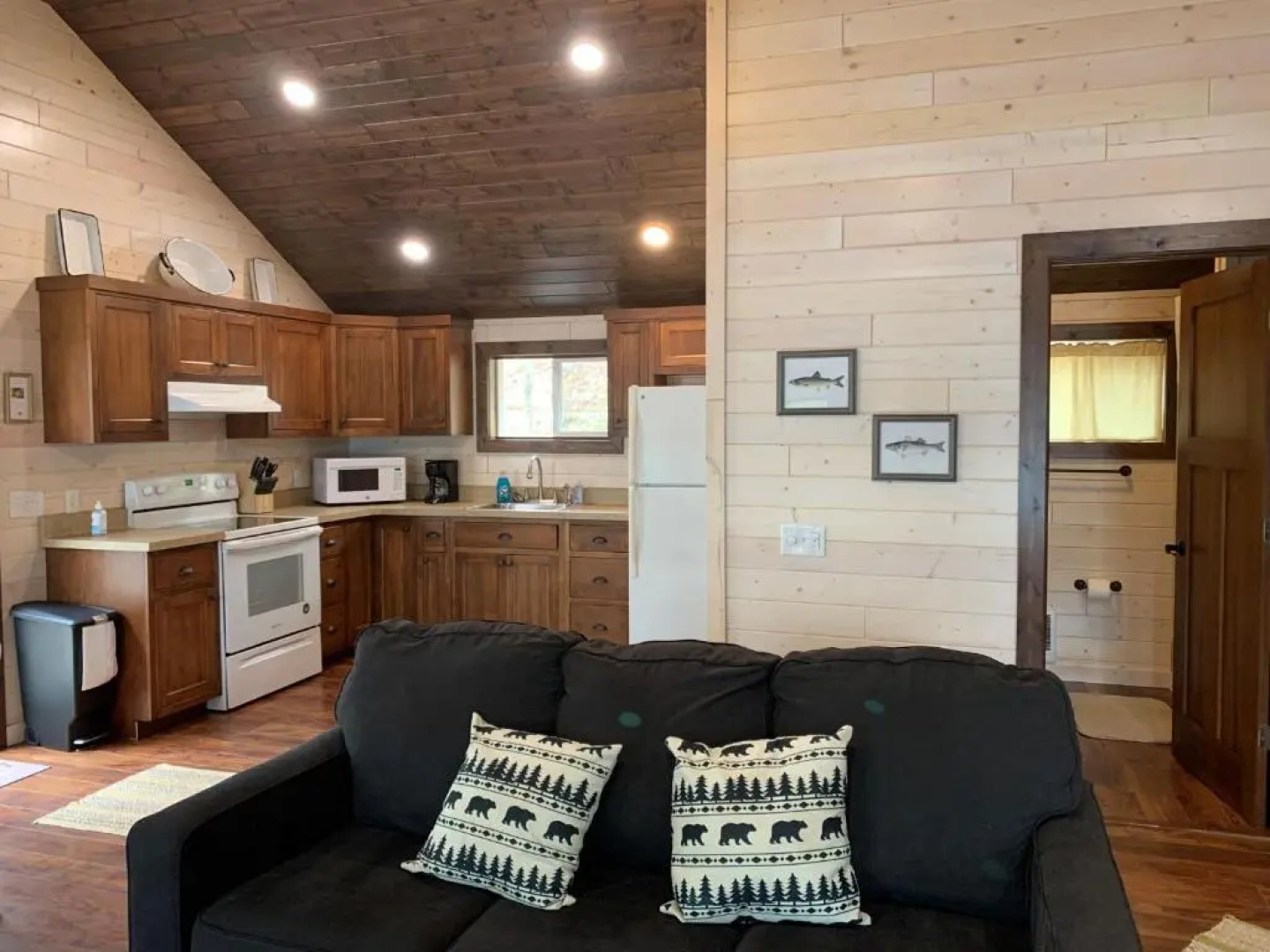 Deerwood Resort - Chickadee Cabin