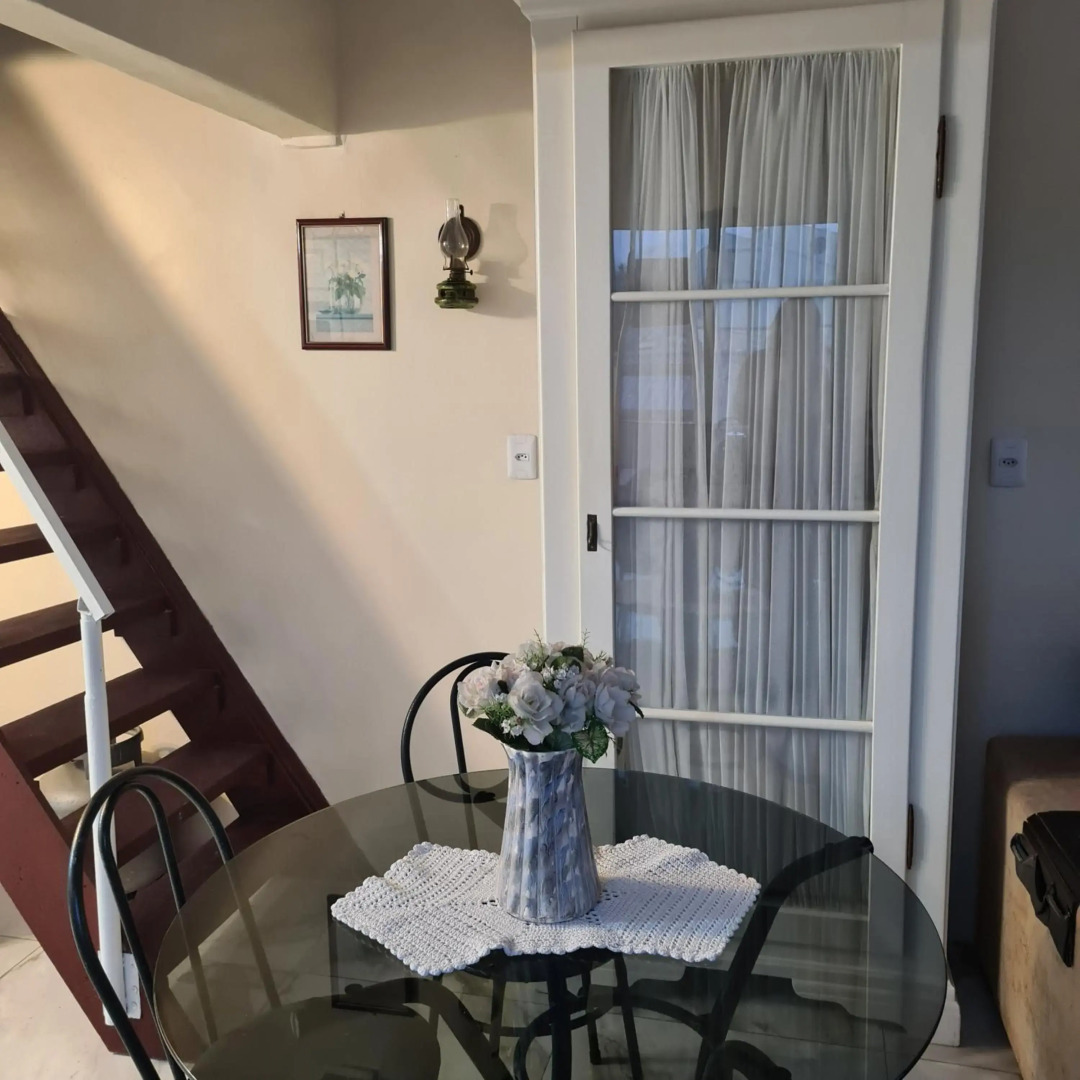 Kitnet casal e apartamento com lareira e vista jardim