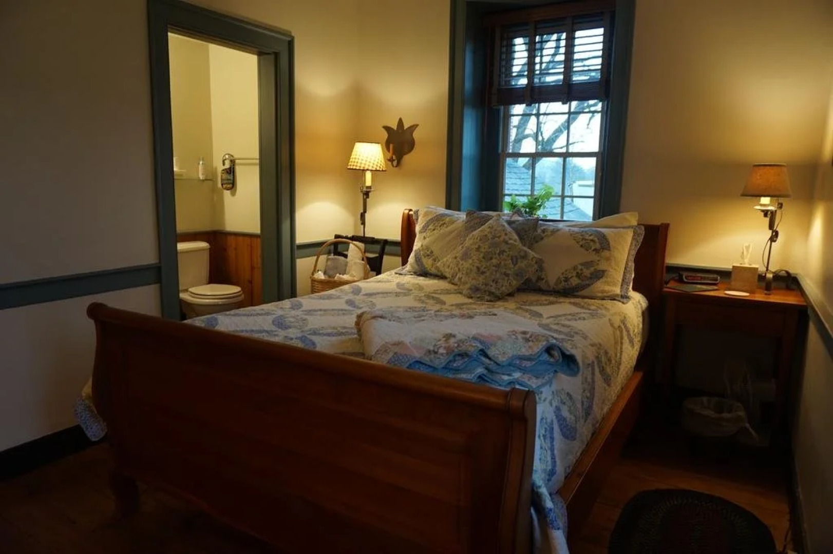 Brownstone Colonial Inn