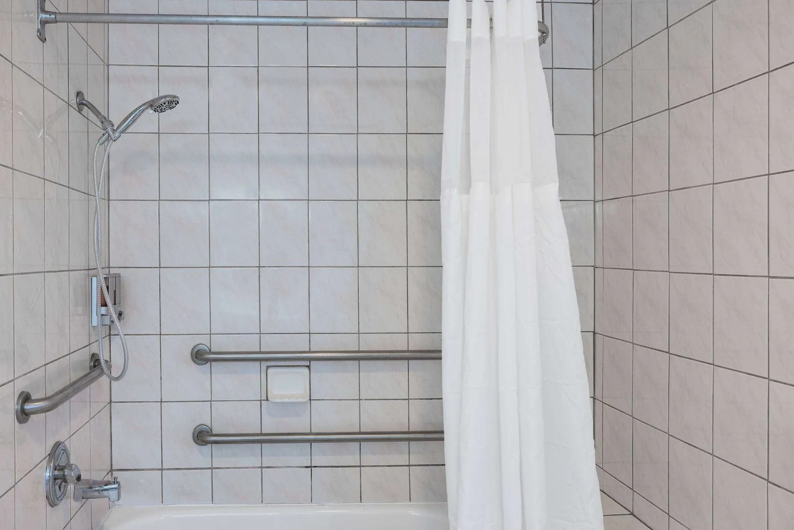 Oceanside Inn & Suites, a Days Inn by Wyndham