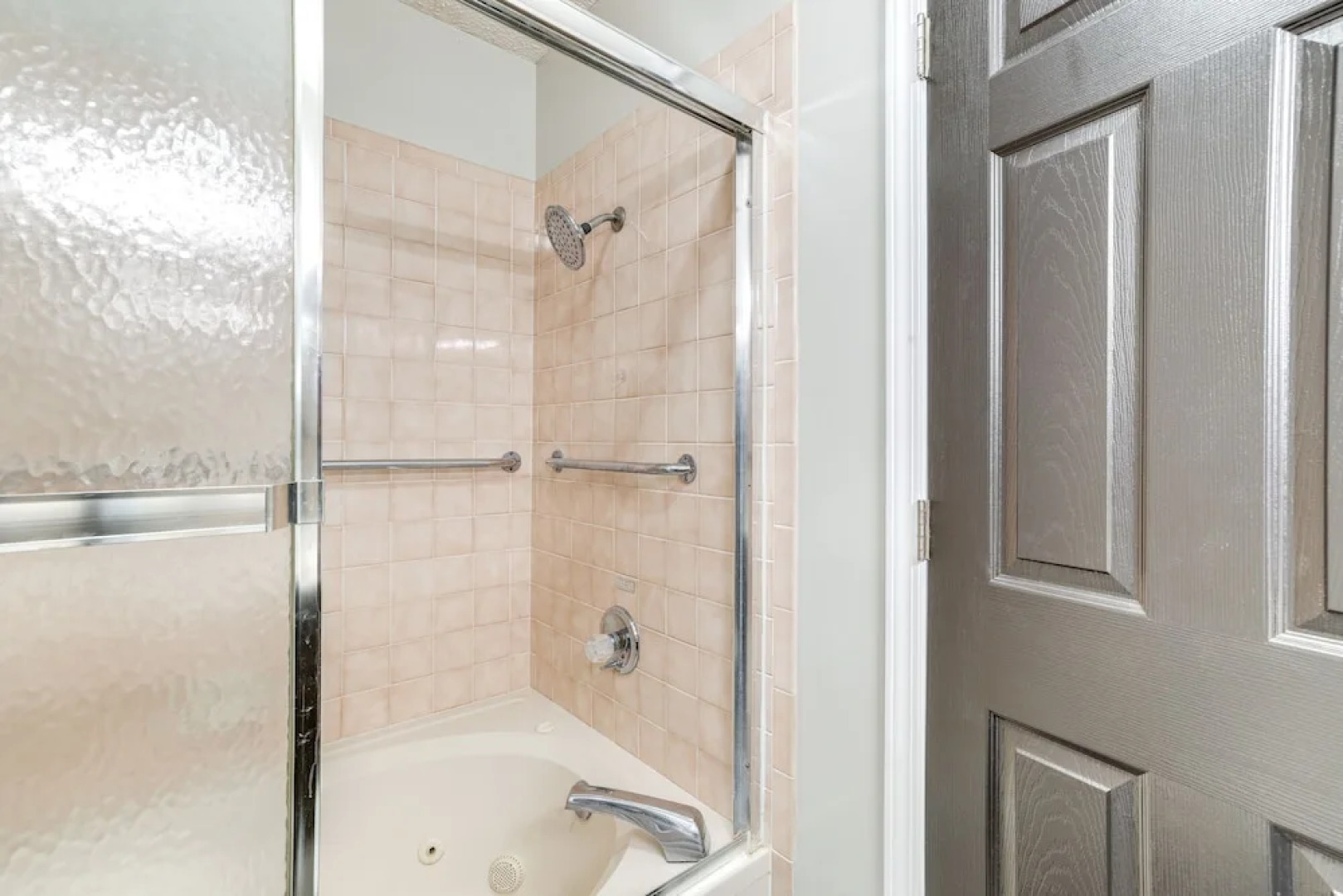 Holiday Island Escape w/ Panoramic Lake Views