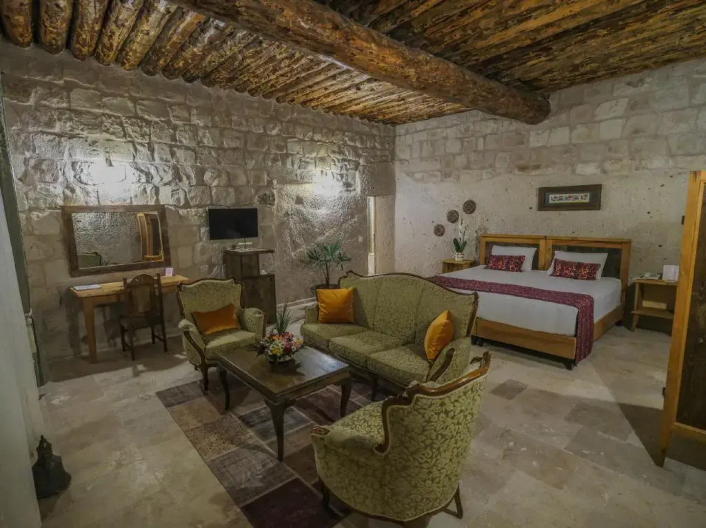 Kalsedon Cave Suites