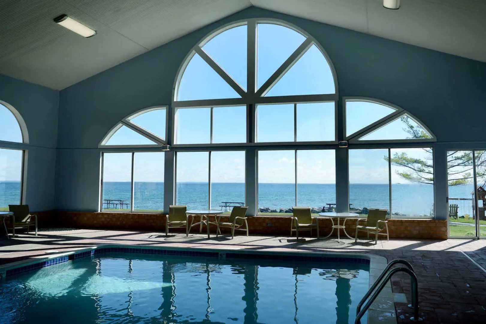 Baymont Inn & Suites St. Ignace Lakefront