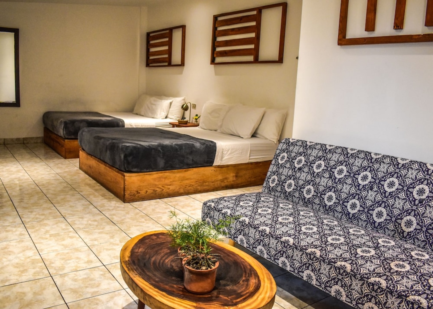 Cinco Hotel