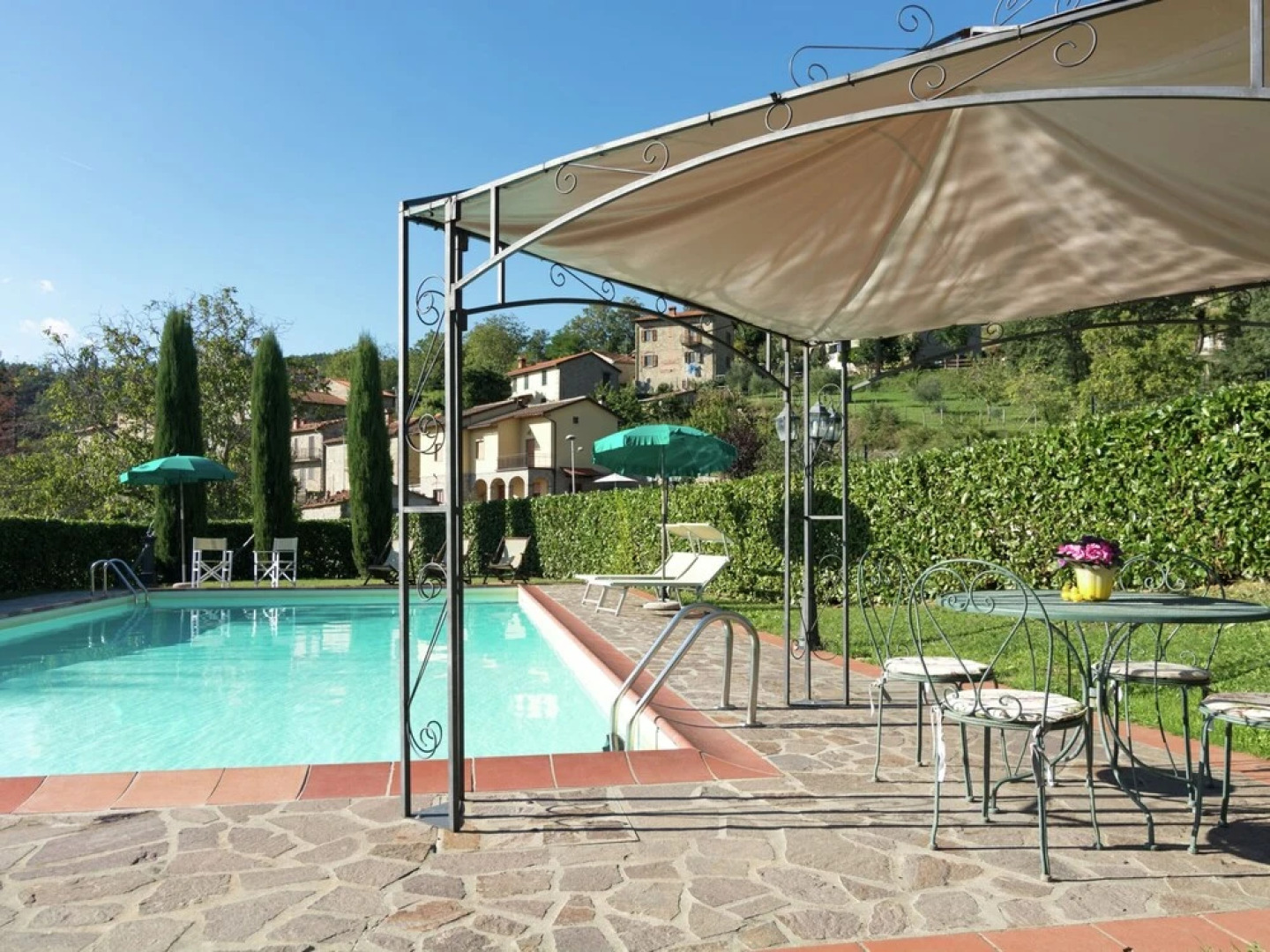 Villa in Lonnano With Pool
