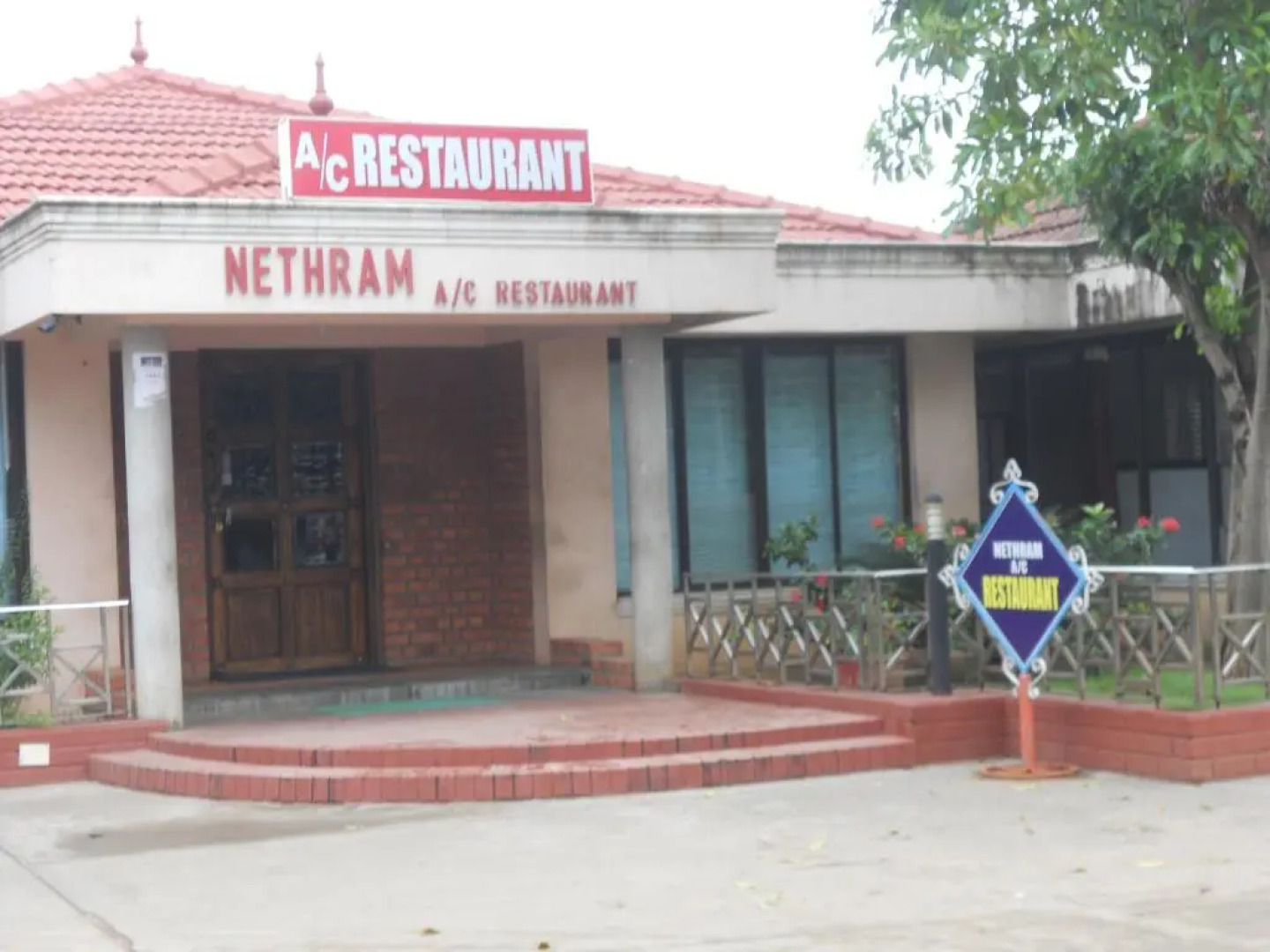 Hotel Sadhabishegam