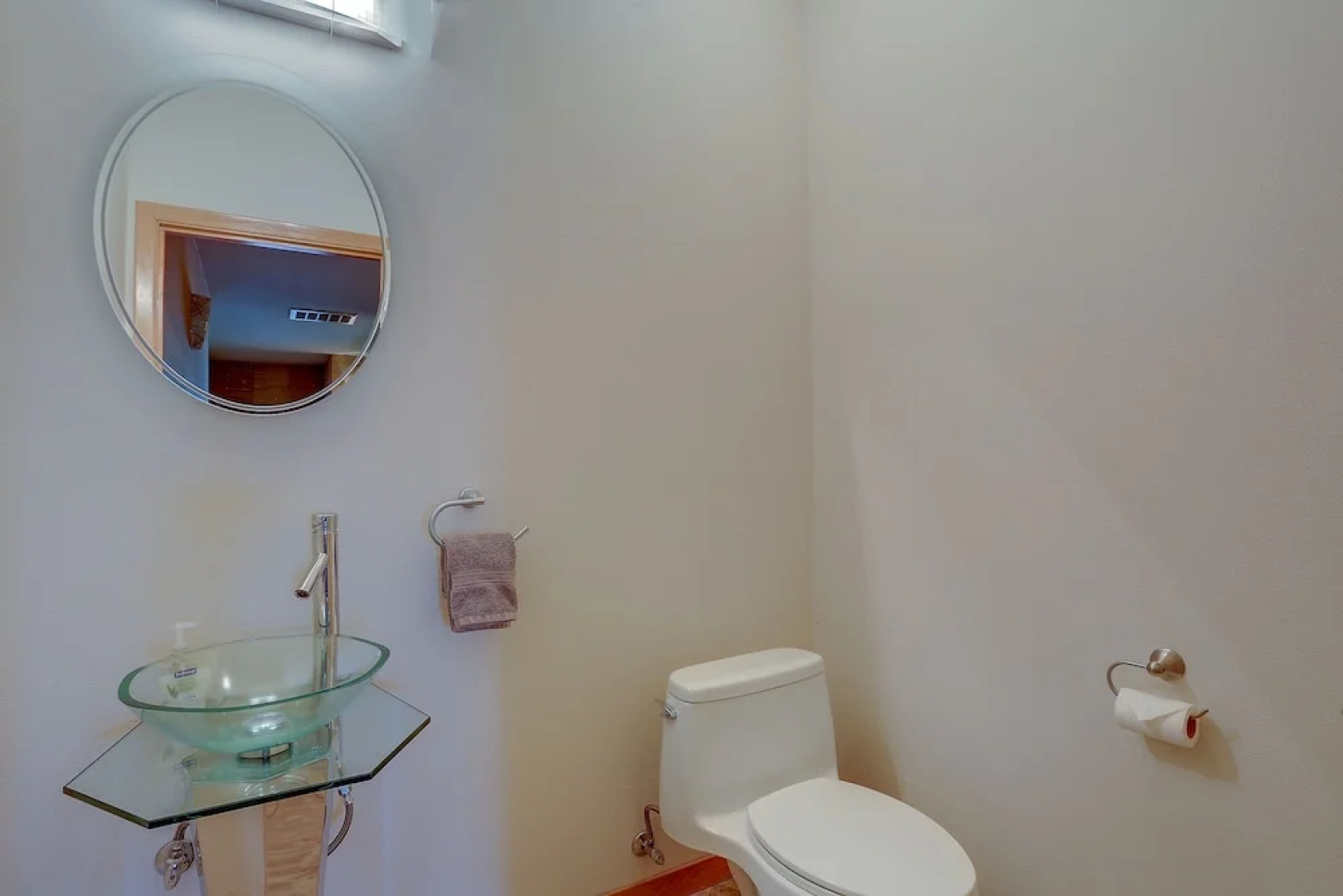 Alizes Modern Home with Views of the Columbia River Gorge by RedAwning