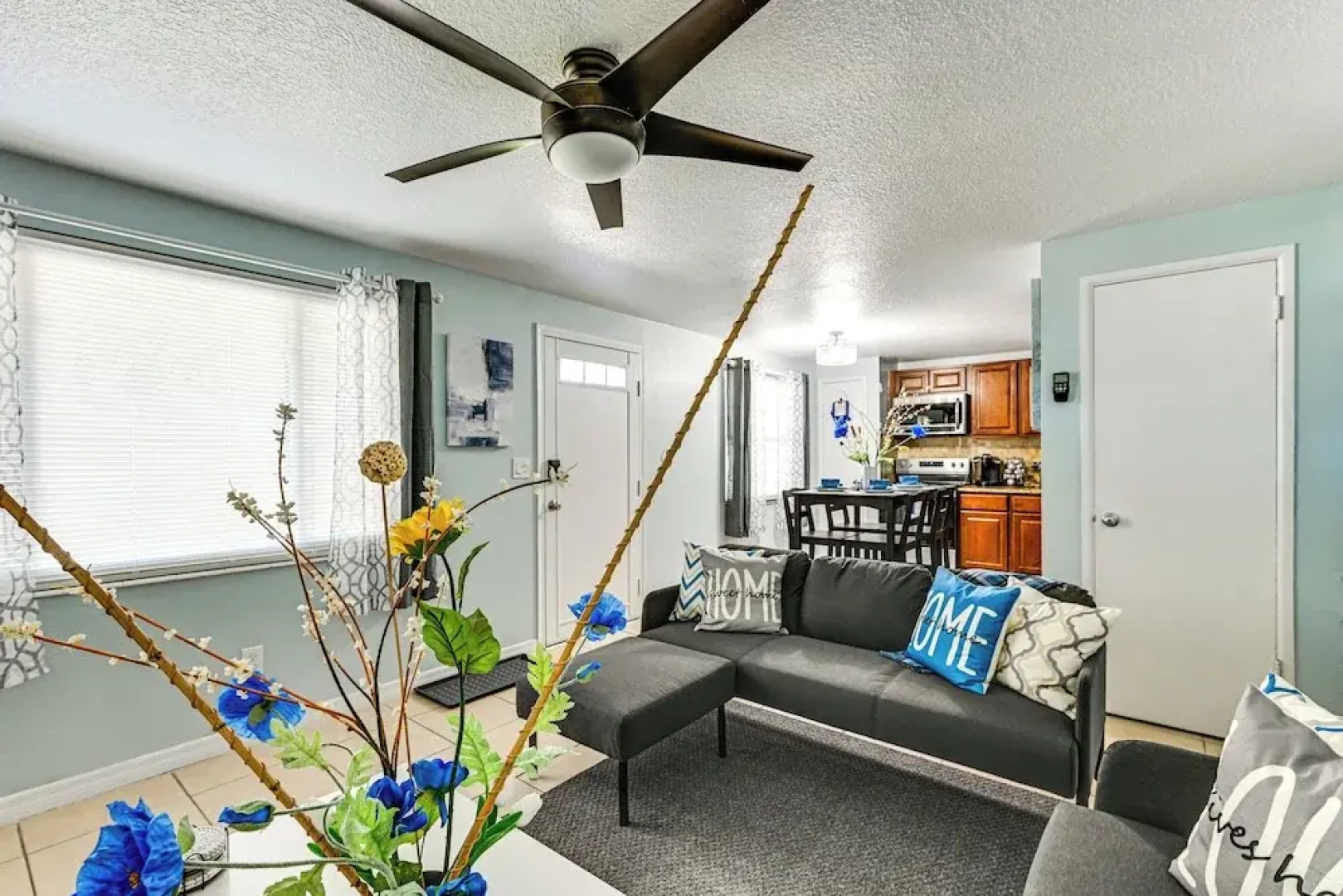 7 Mi to Busch Gardens: Tampa Gem w/ Yard!