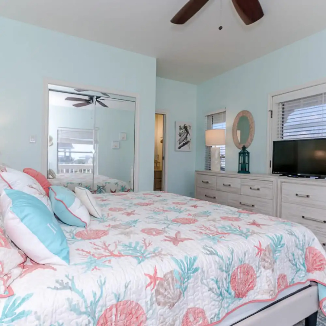 Serenity By the Sea - Great Views in Treasure Island