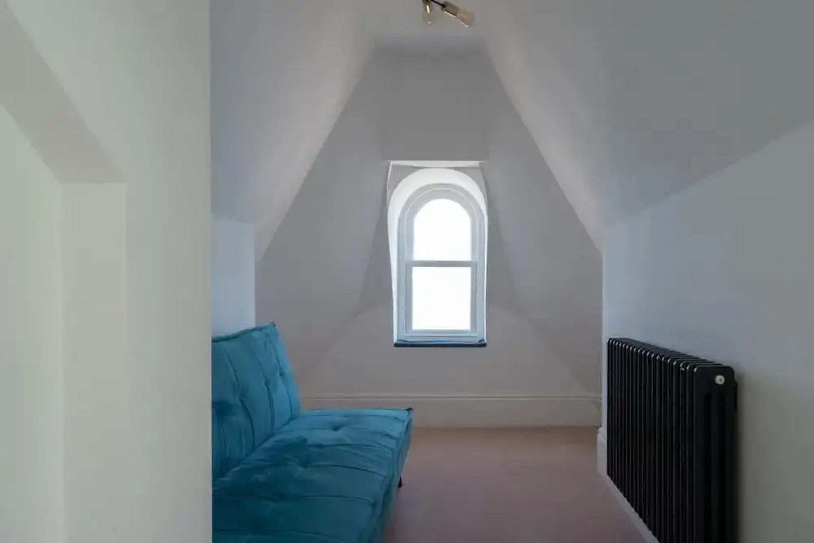 Luxury Beachfront Penthouse, Panoramic Sea Views